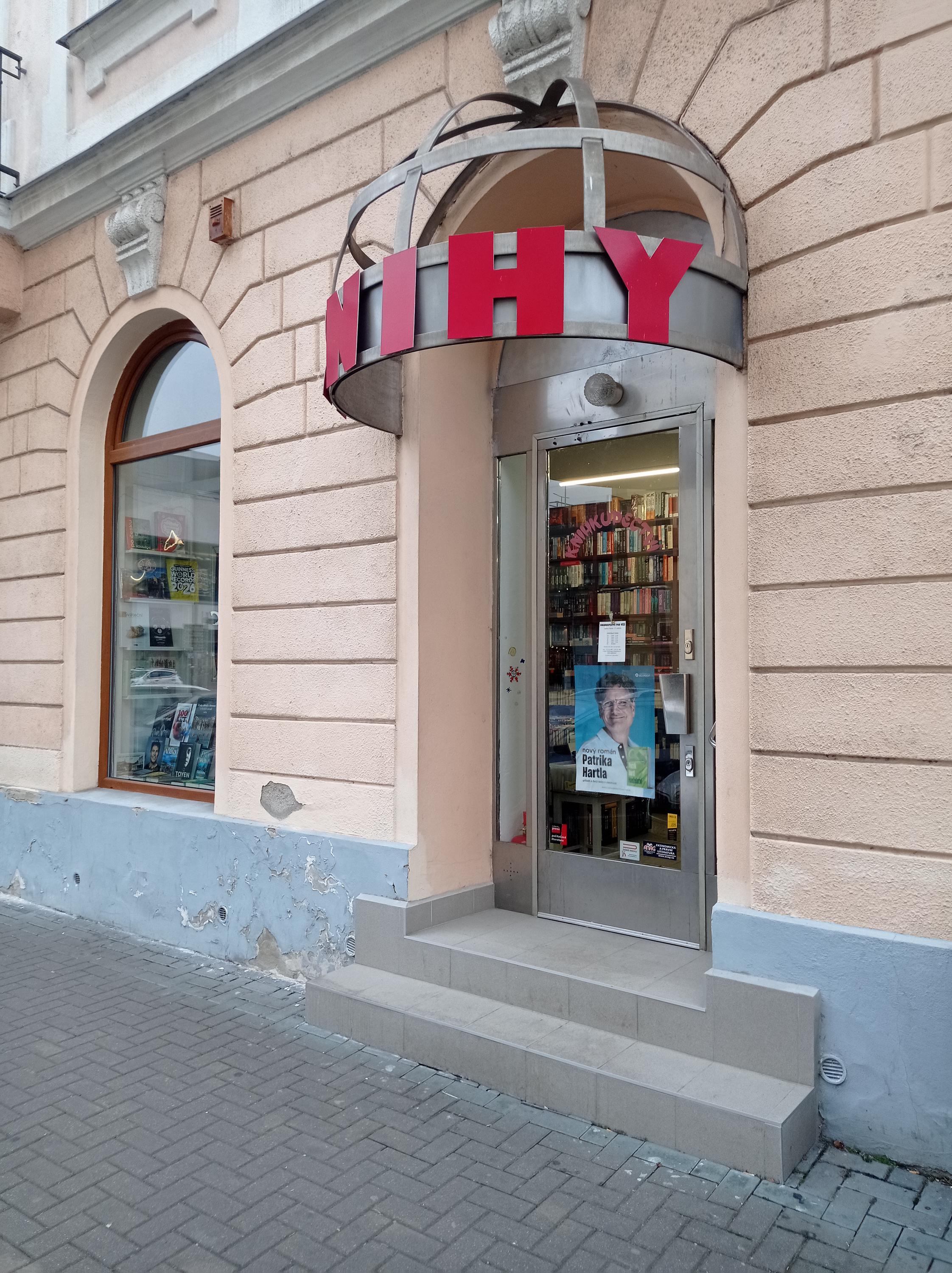 Knihkupectví Pod Věží foto 2