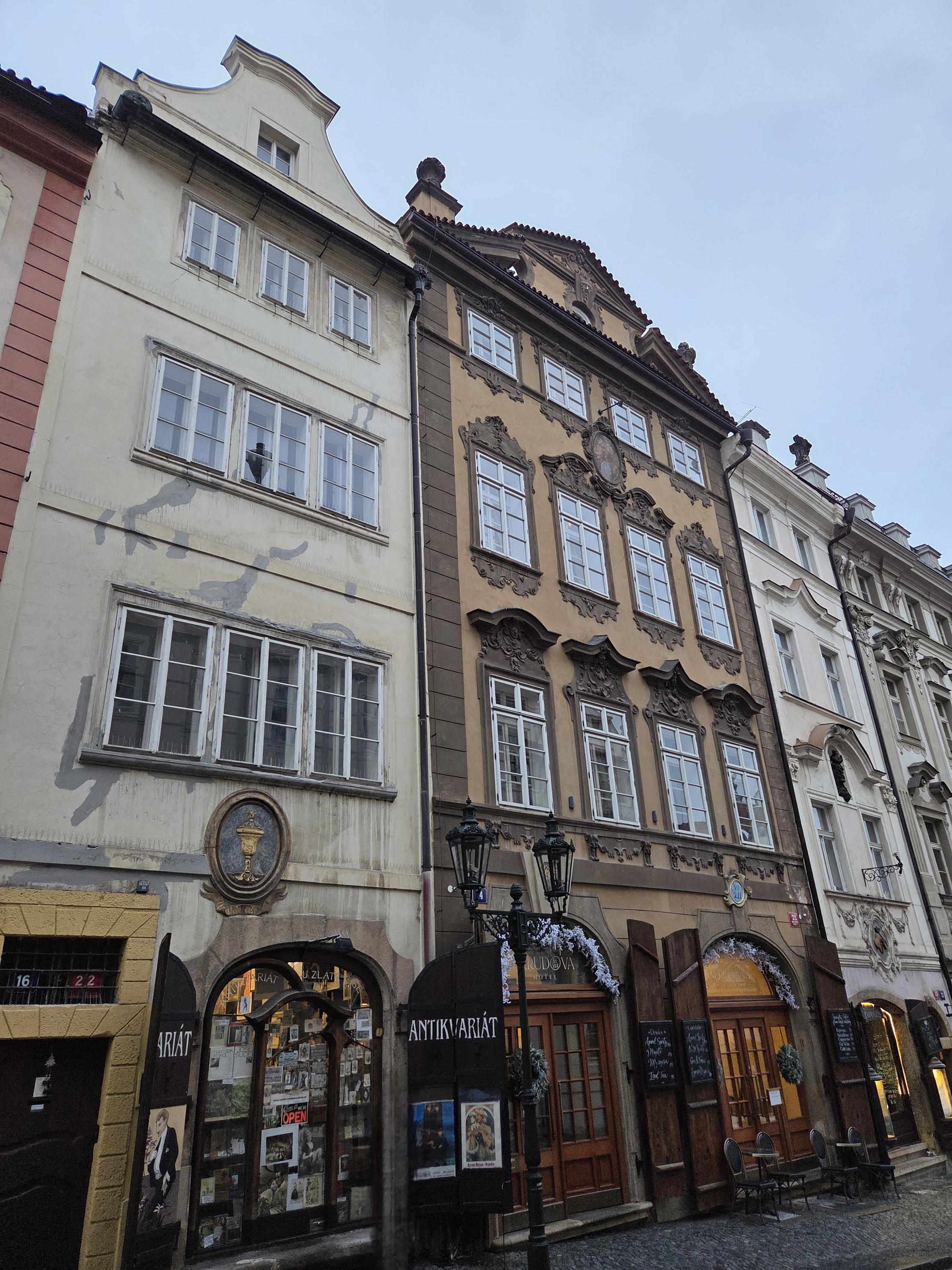 Antikvariát Nerudova foto 5