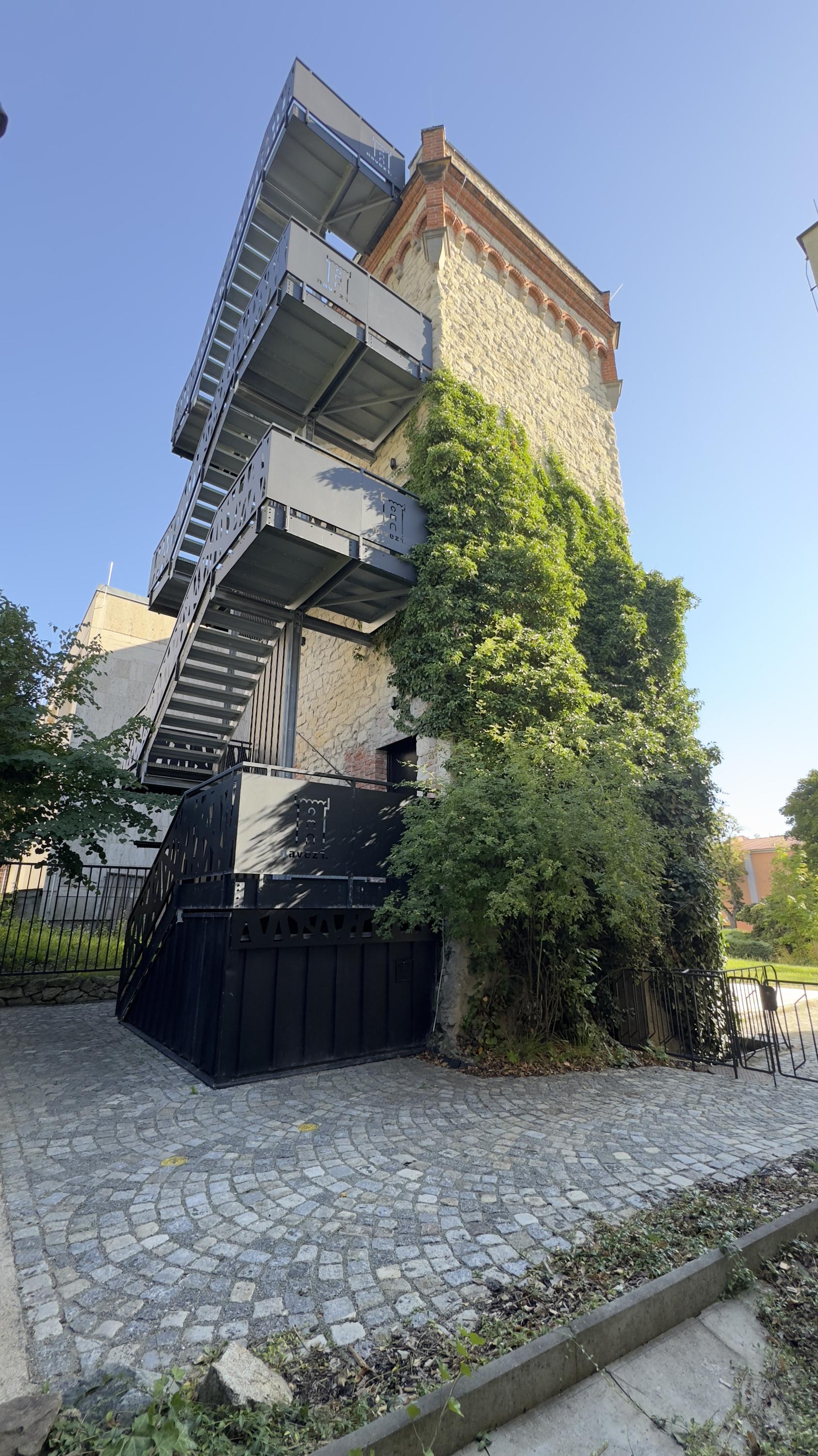 Ubytování ve vodárenské věži - navezi.cz foto 3