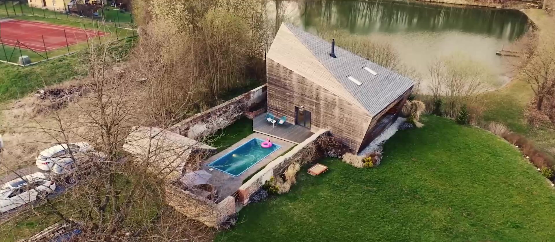 OFIXIU s.r.o. foto 2 (náhled videa)