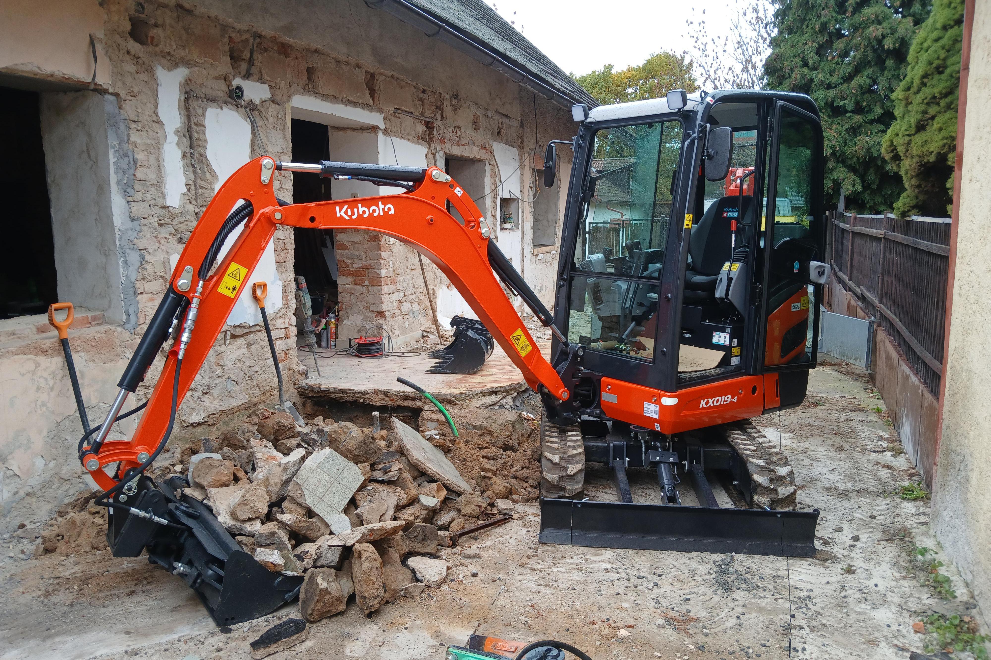 STACH SERVIS - zemní a výkopové práce minibagrem a mininakladačem