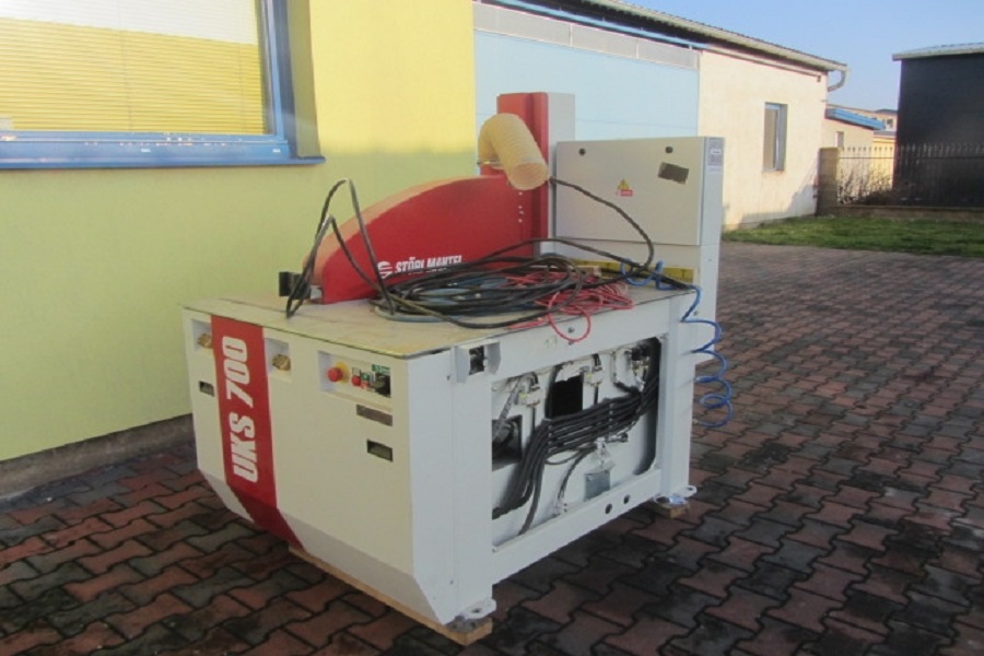 Zkracovací pila UKS 700