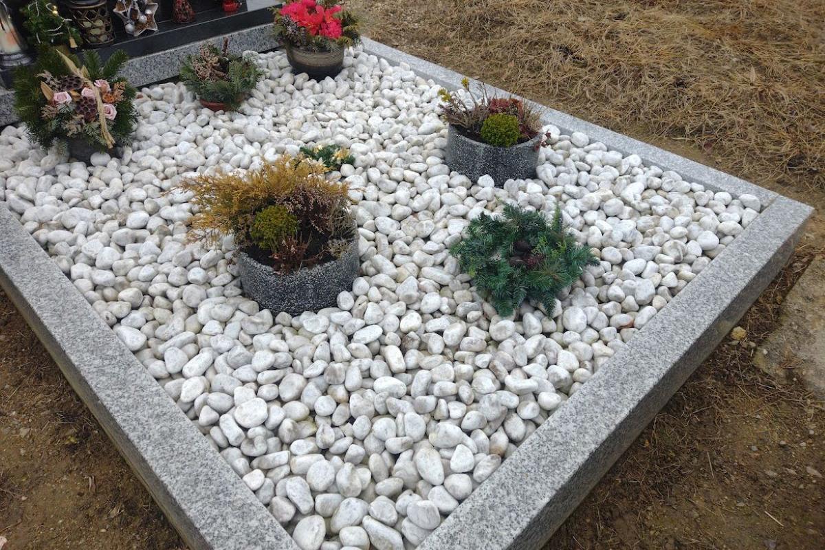 Očištění a běžná údržba náhrobků