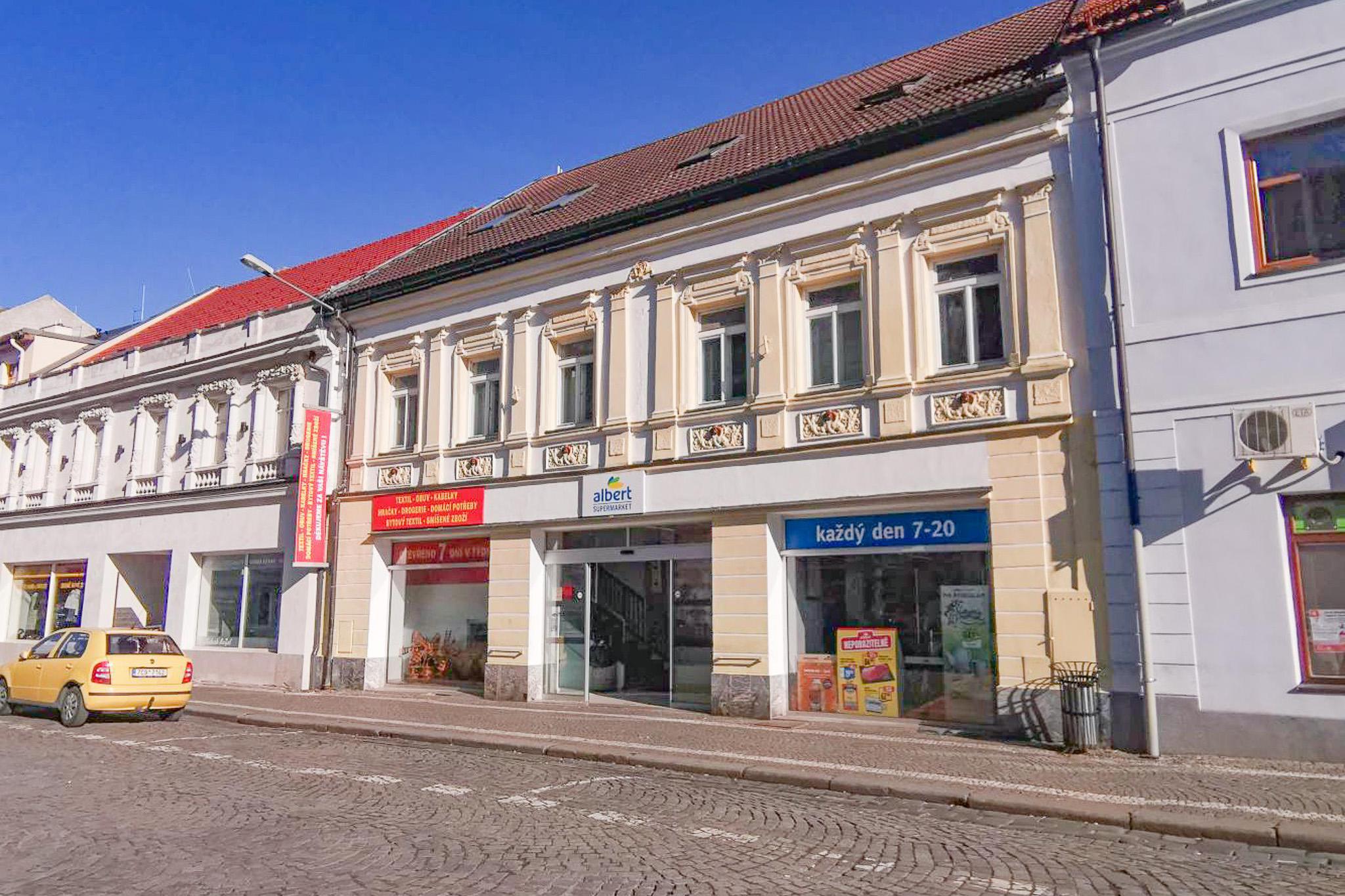 PRODEJ KOMERČNÍ - OBCHODNÍ BUDOVY S BYTY V CENTRU