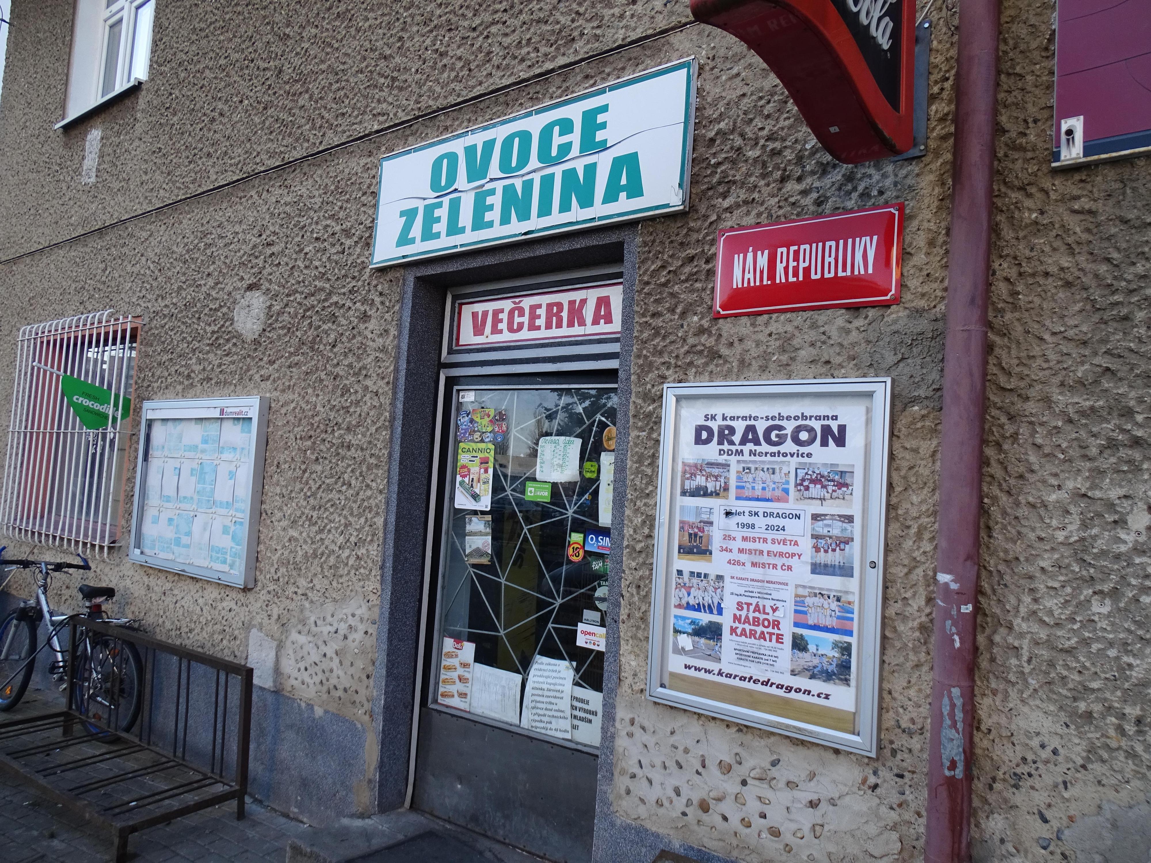 Potraviny náměstí Republiky 452 foto 2