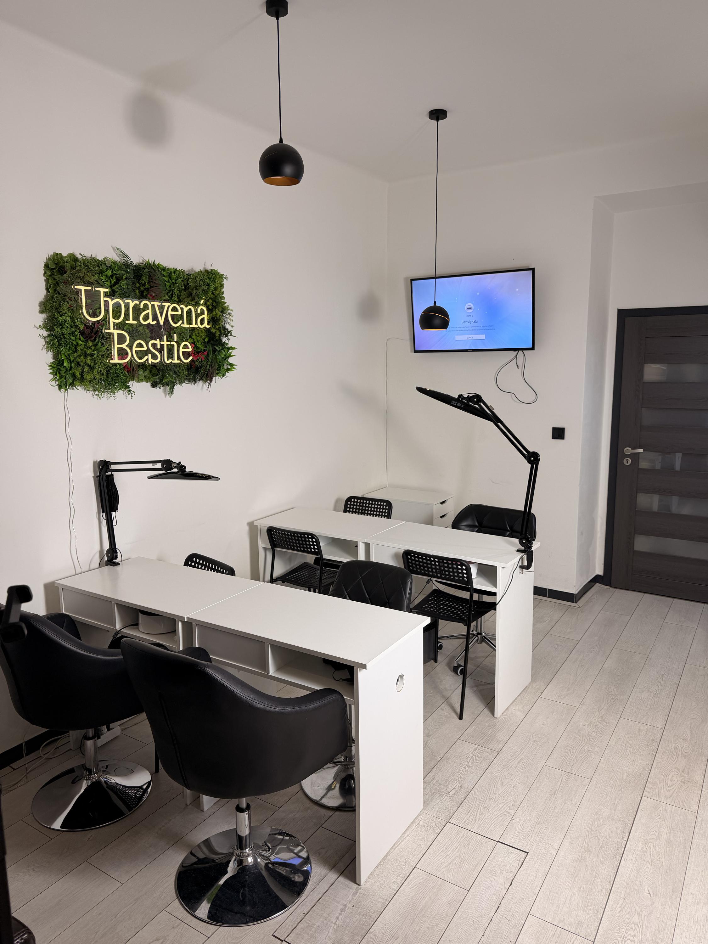 Upravená Bestie School foto 2