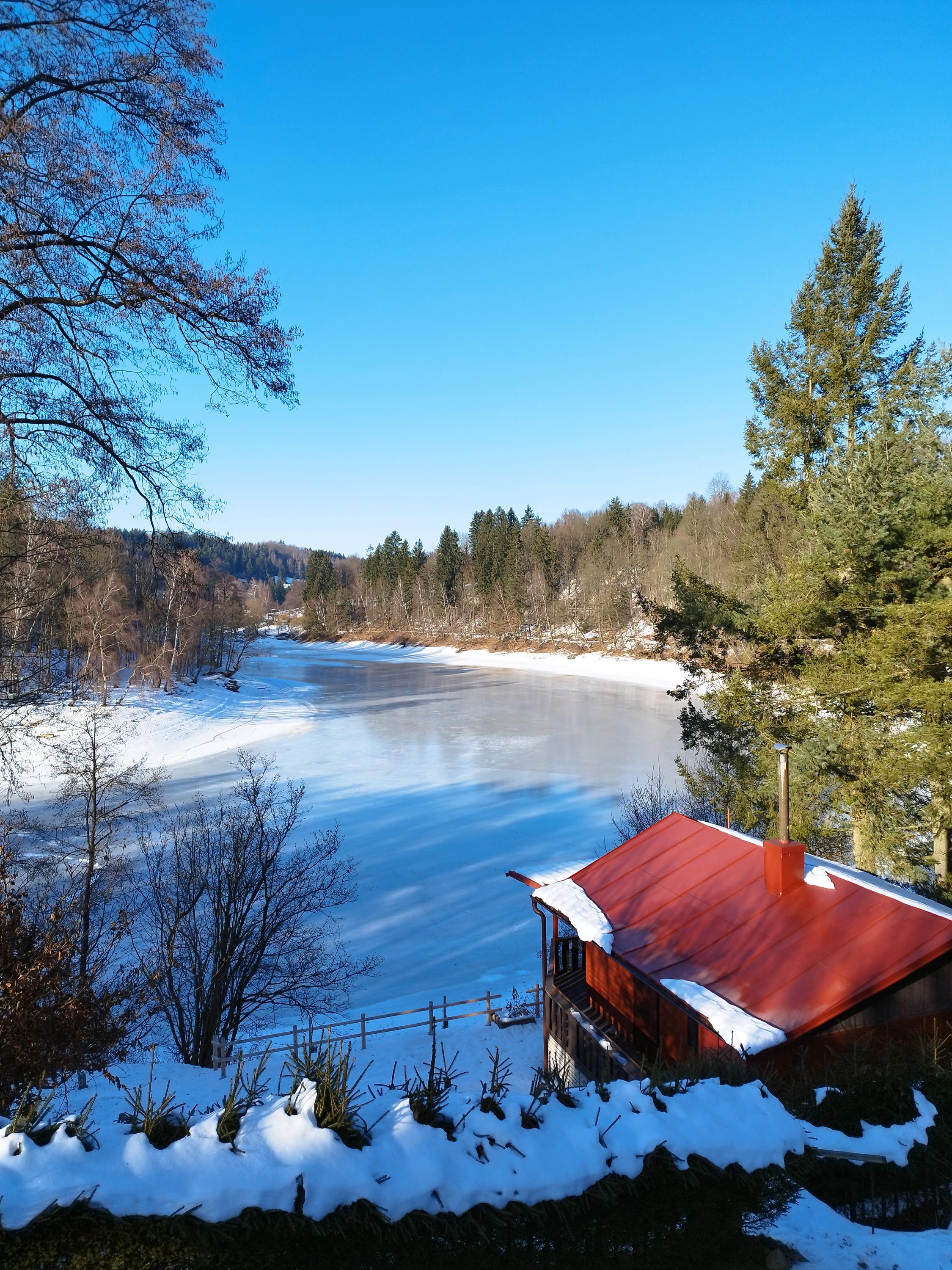 Chata na břehu foto 2