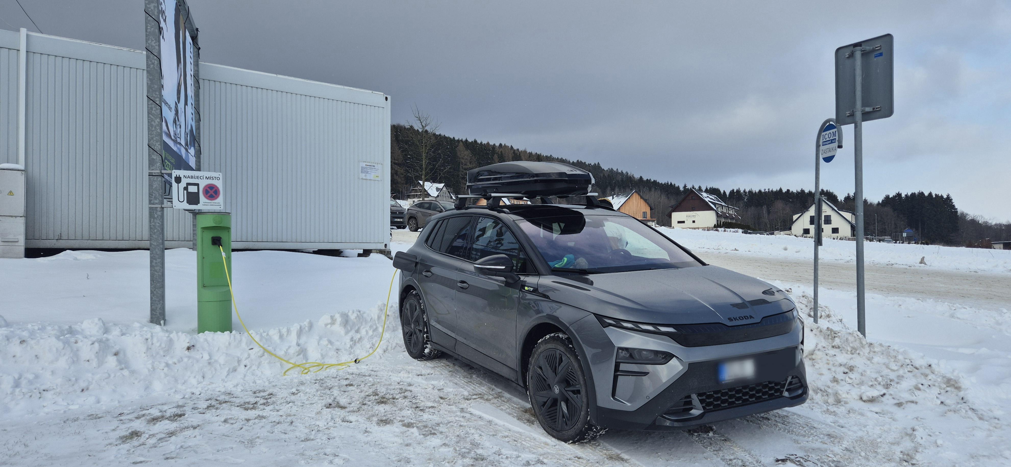 Nabíjecí stanice FIAPO foto 2