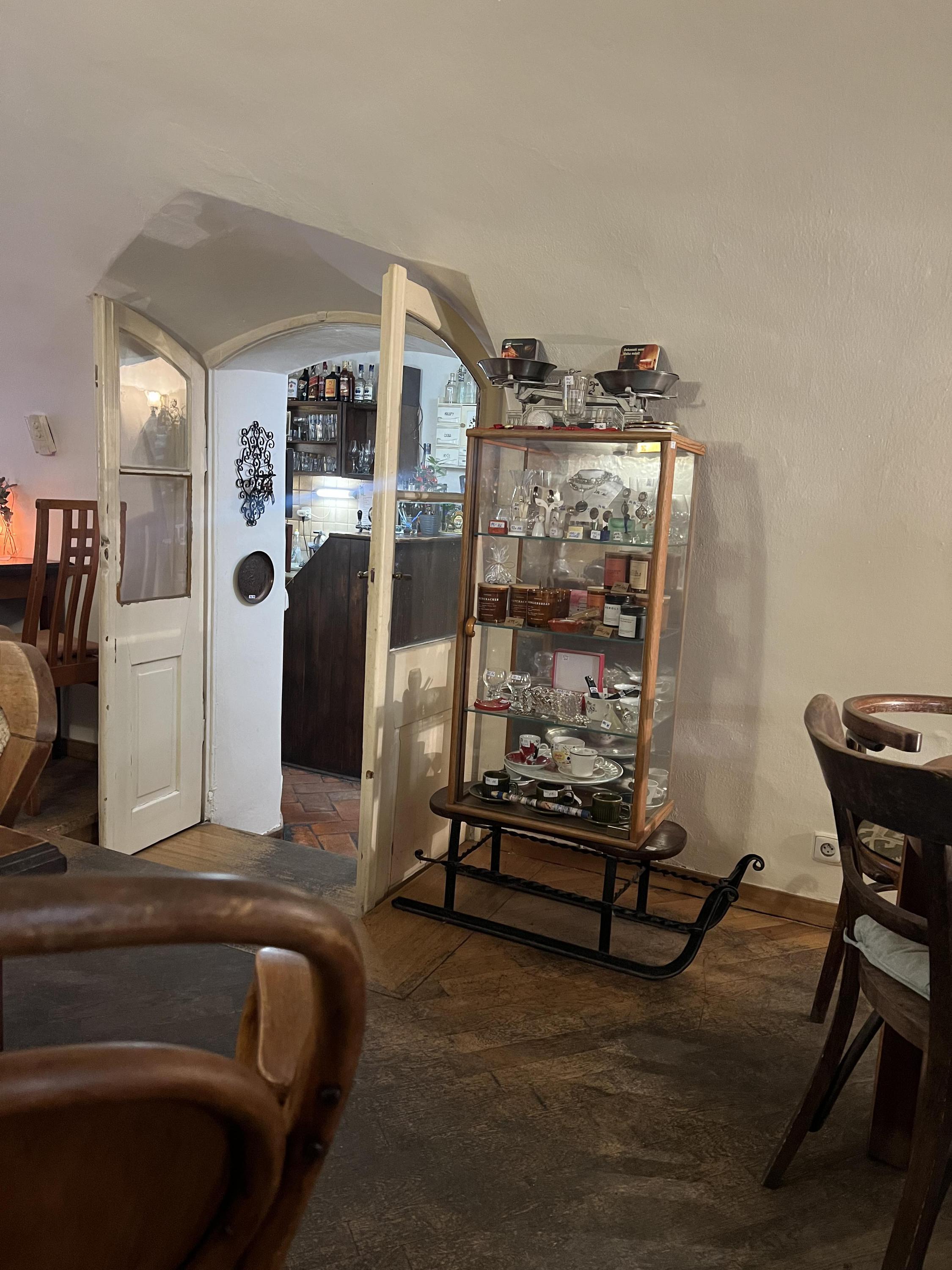 Staročeská kavárna- Antique Café foto 3