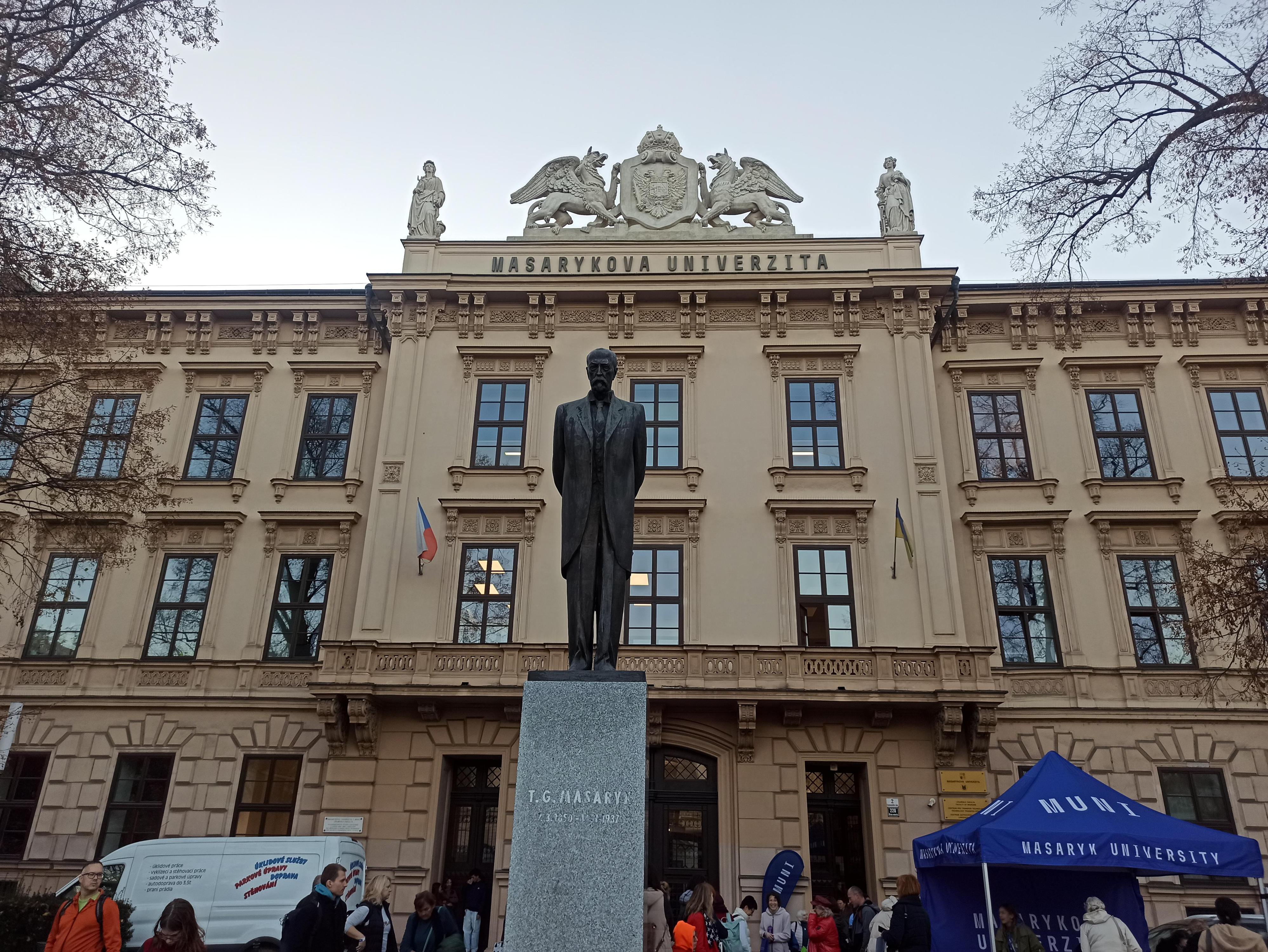 Katedra fyzioterapie a RHB Lékařské fakulty Masarykovy univerzity foto 2