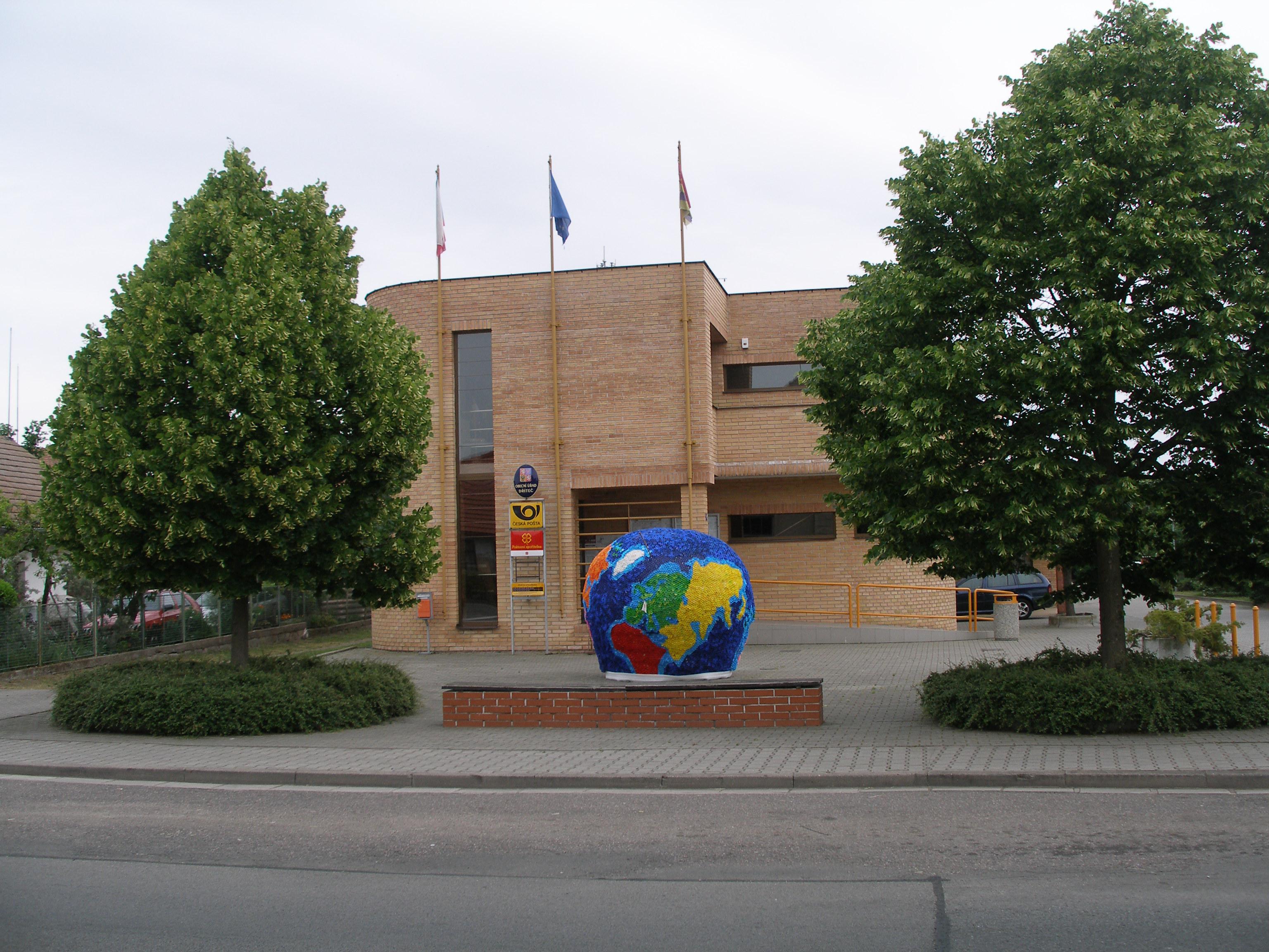 Dříteč - obecní úřad foto 3
