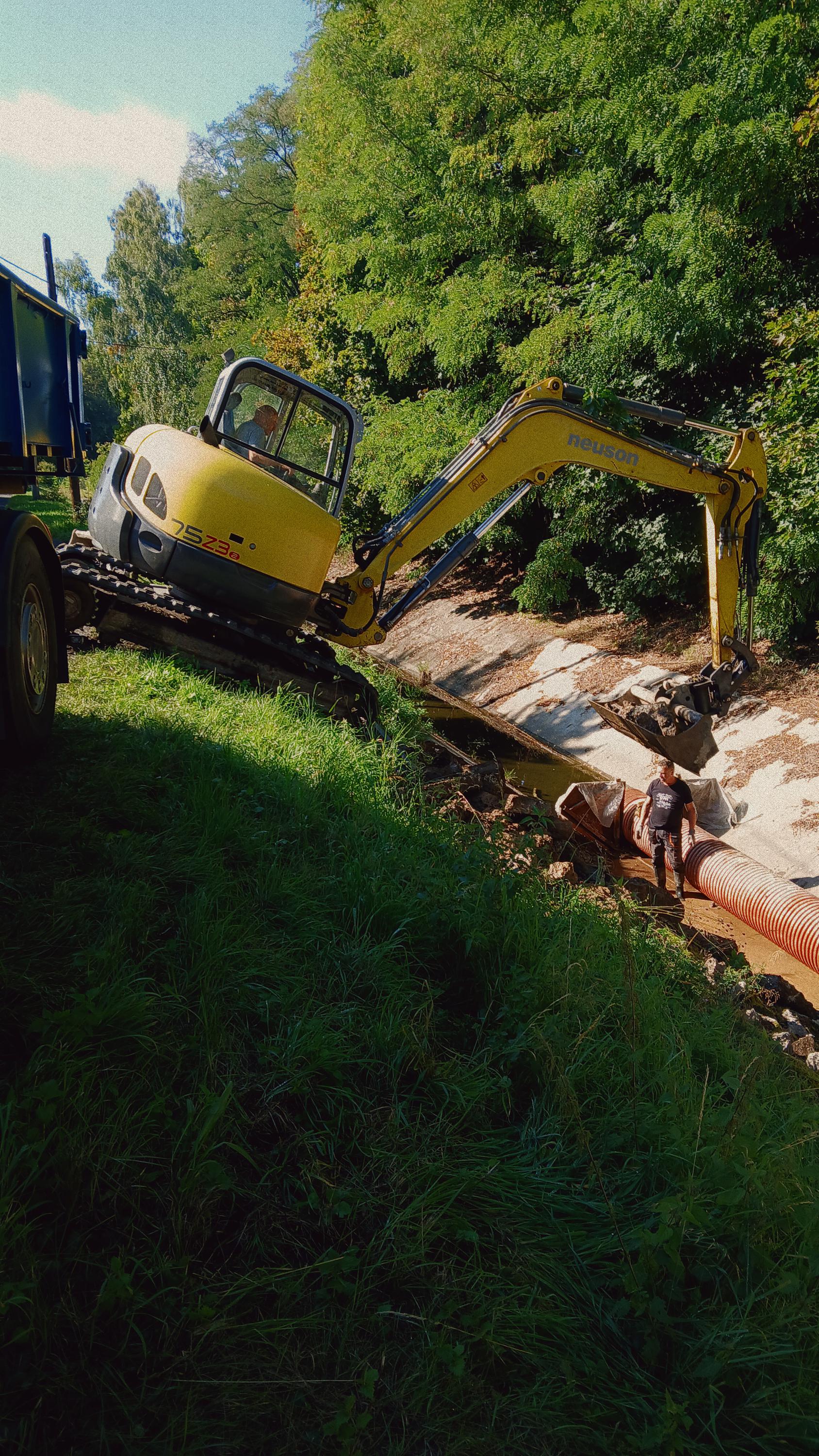 Haňour zemní a výkopové práce foto 4