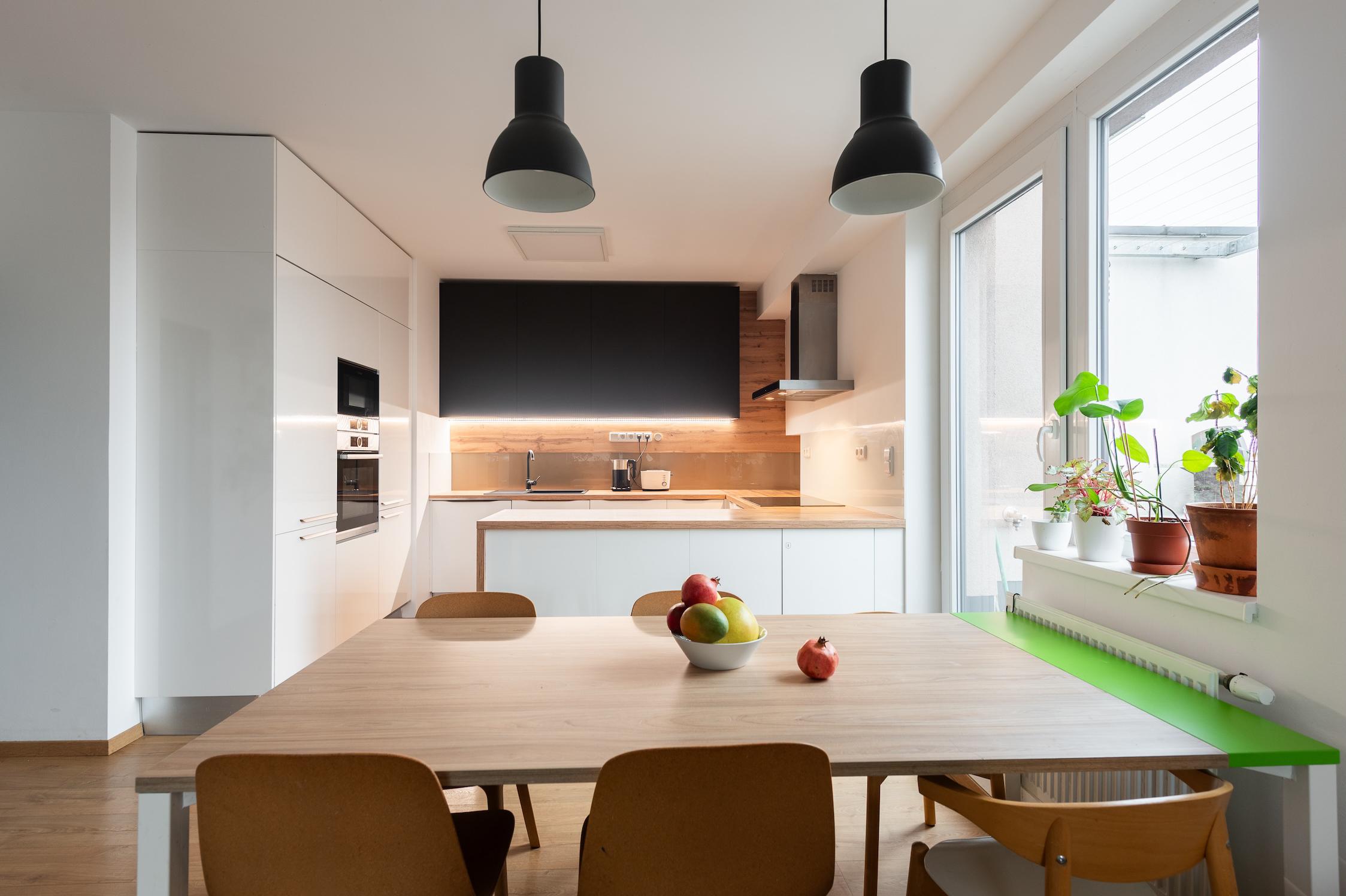 Byt 3+KK s prostornou terasou, 1 PS - Praha 10