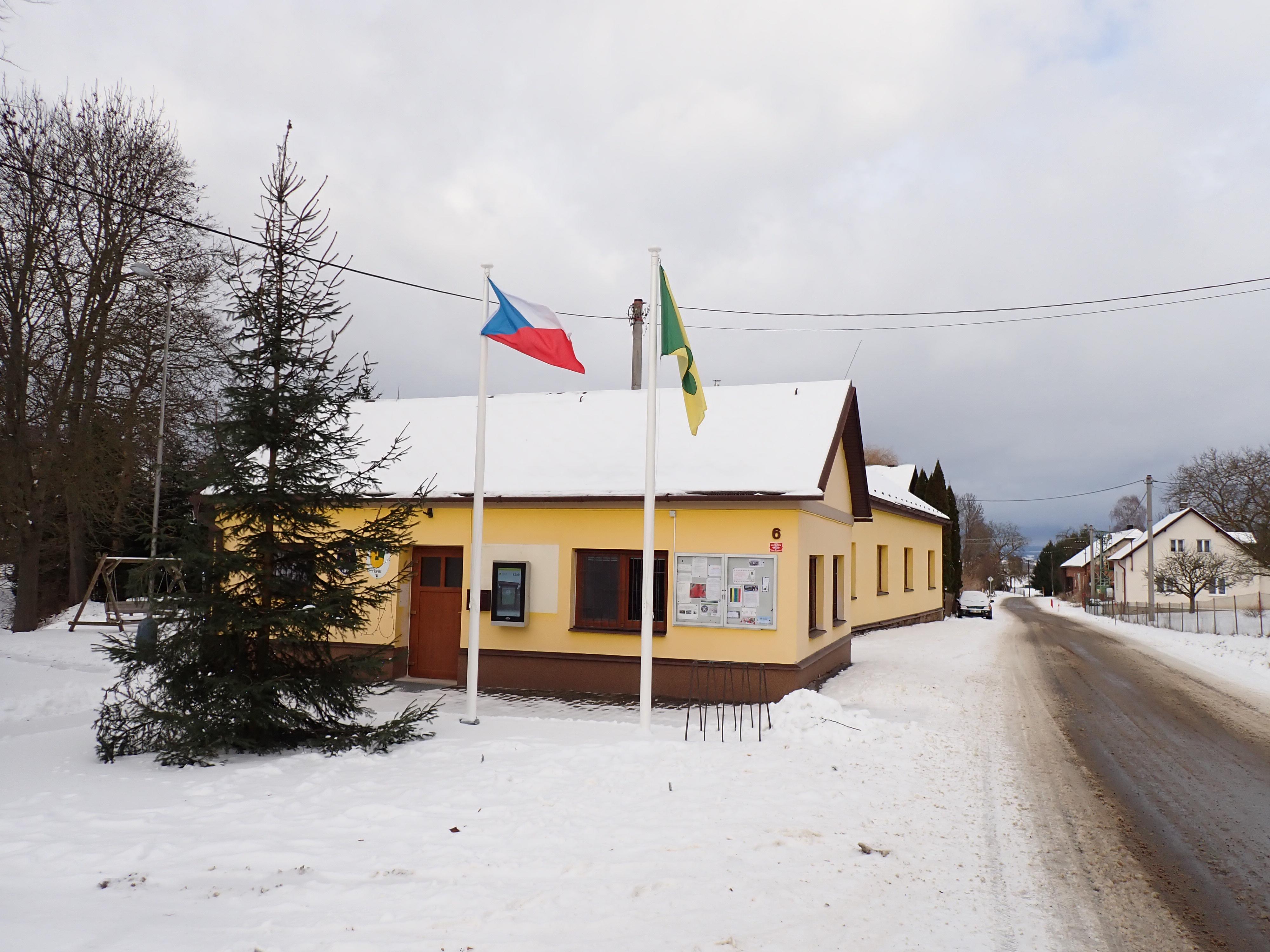 Trpík - obecní úřad foto 2