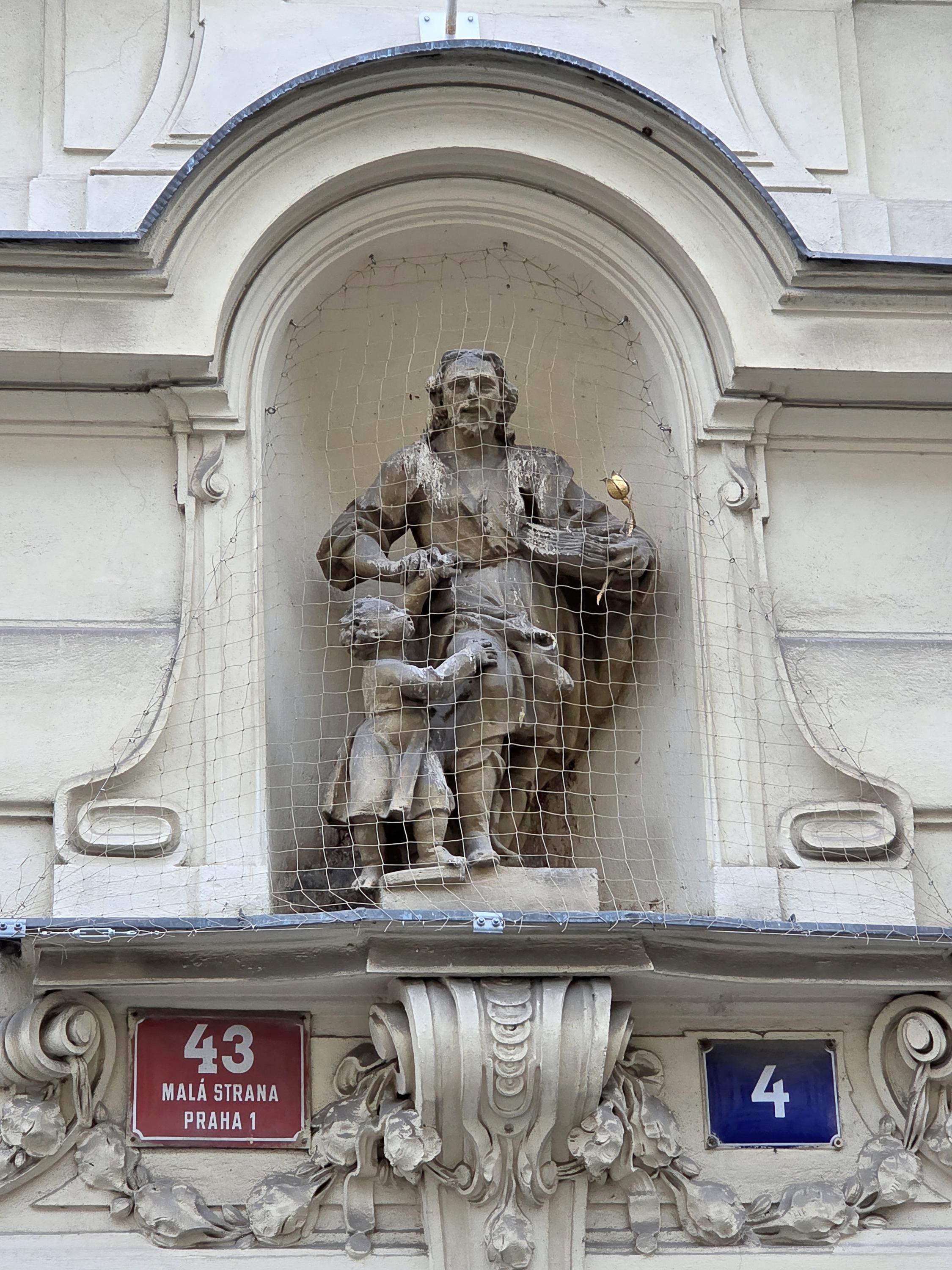 Základní škola a Střední škola Karla Herforta, Praha 1, Josefská 4 foto 2