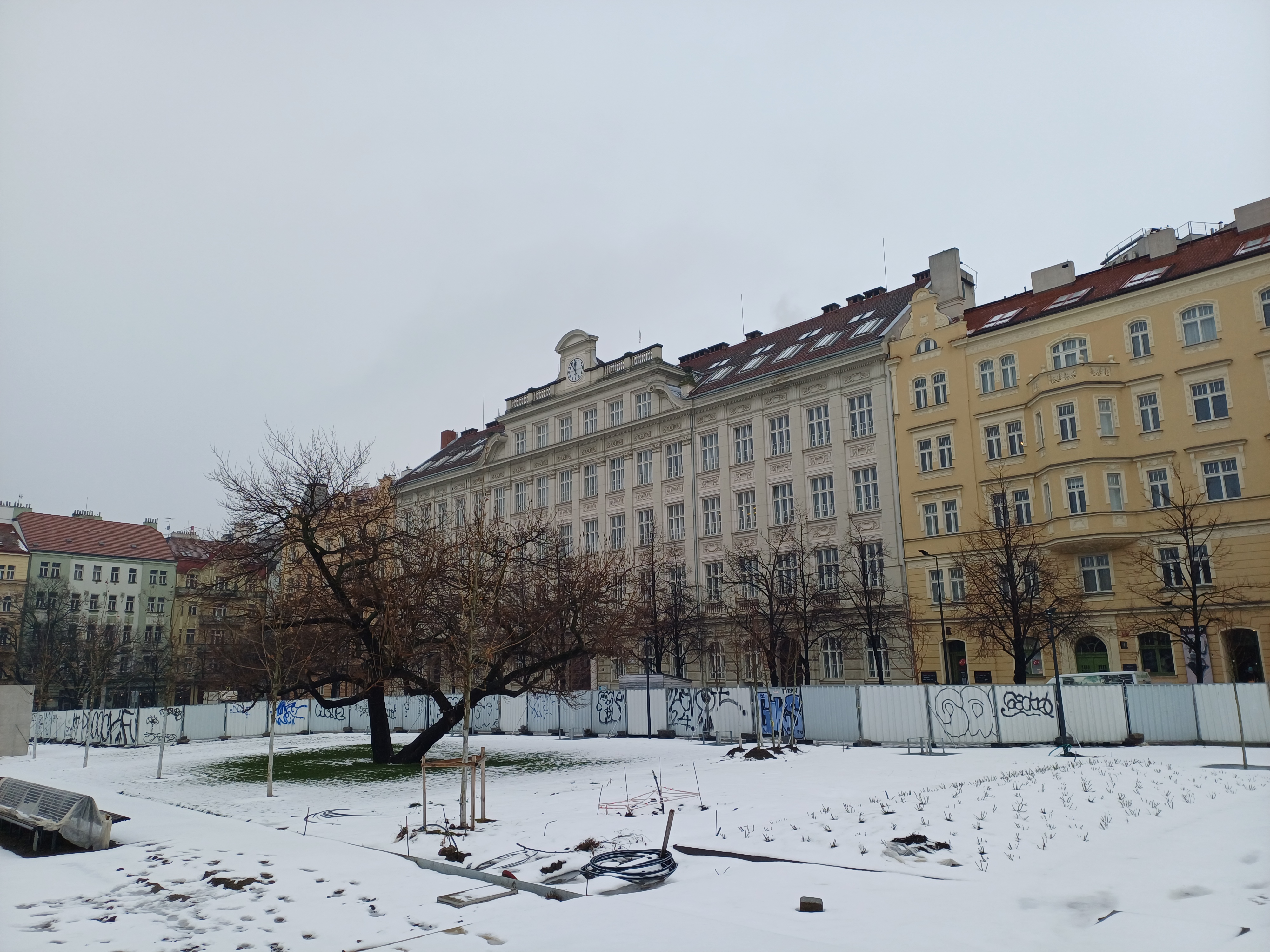 Základní škola, Praha 3, nám. Jiřího z Poděbrad 7,8/1685 foto 5