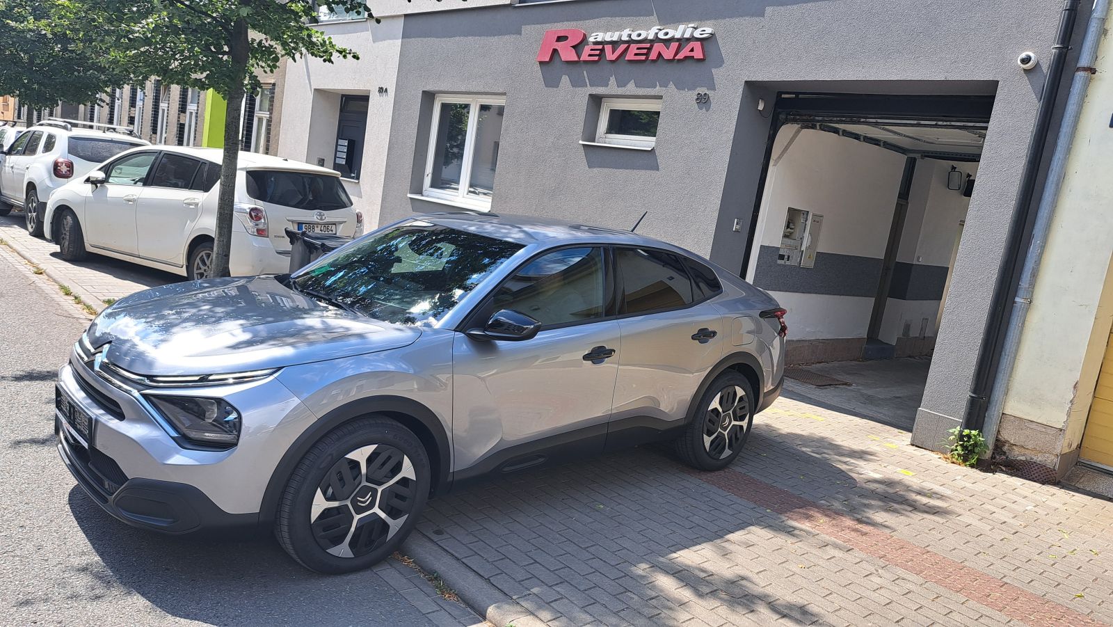 Autofolie Revena - tónování autoskel foto 2