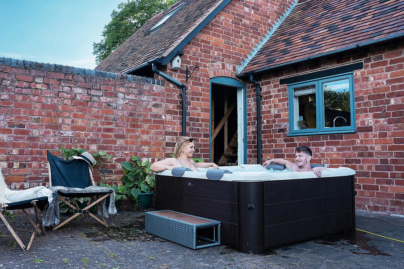 Pevná vířivka MSPA Tribeca (850 l) + Dárek