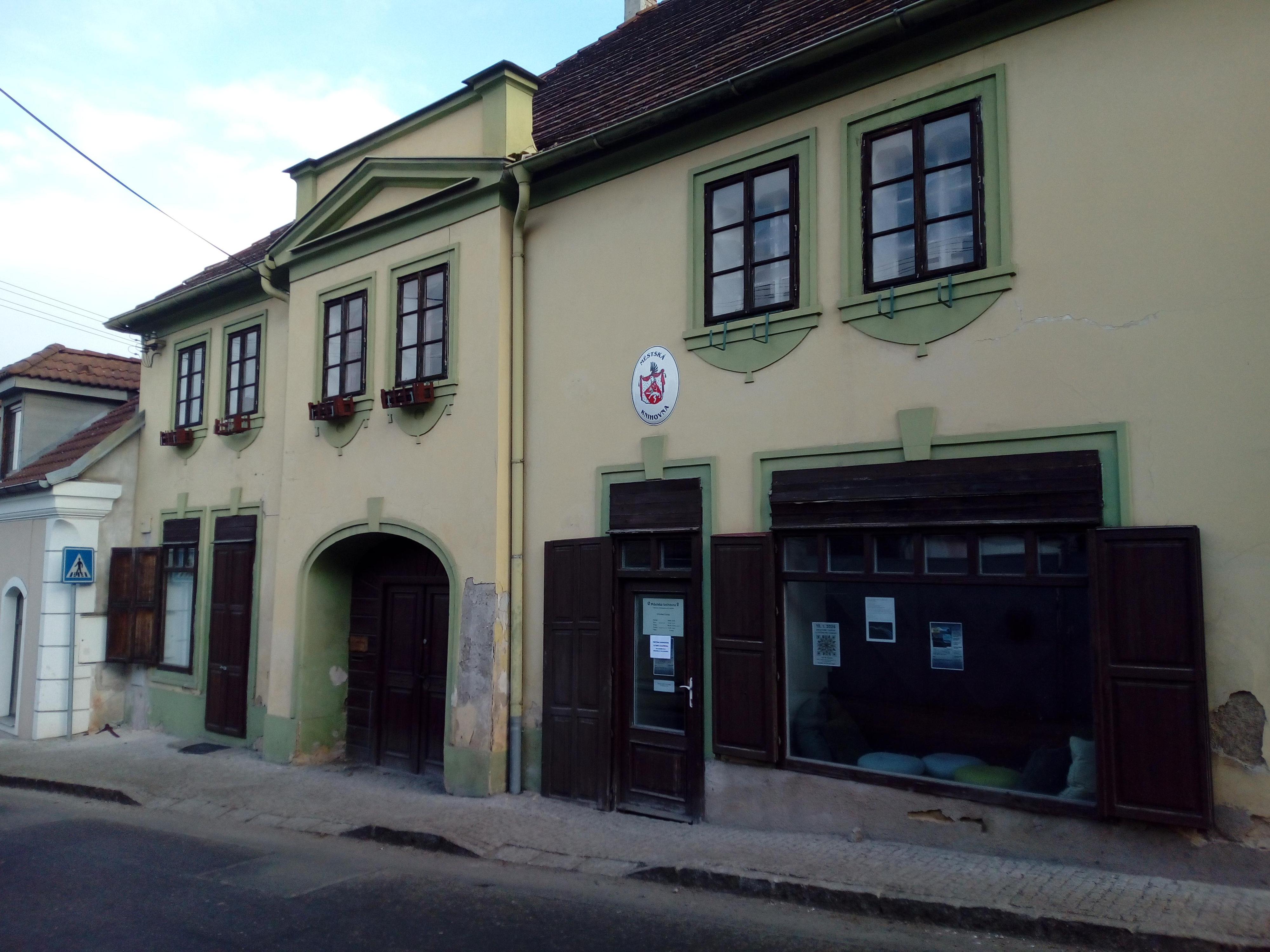 Městská knihovna Nový Knín foto 2