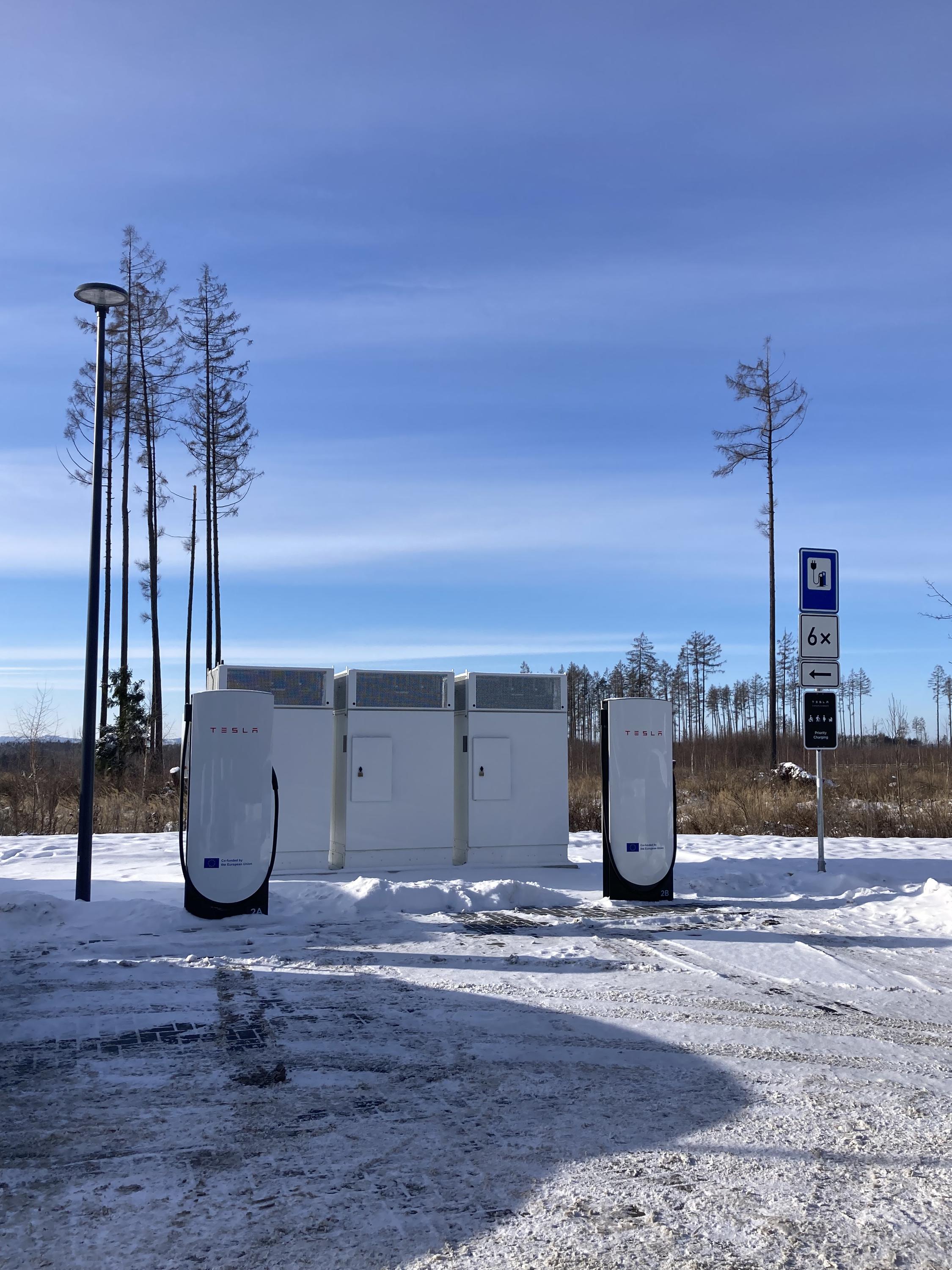 Tesla Supercharger Jamné foto 2