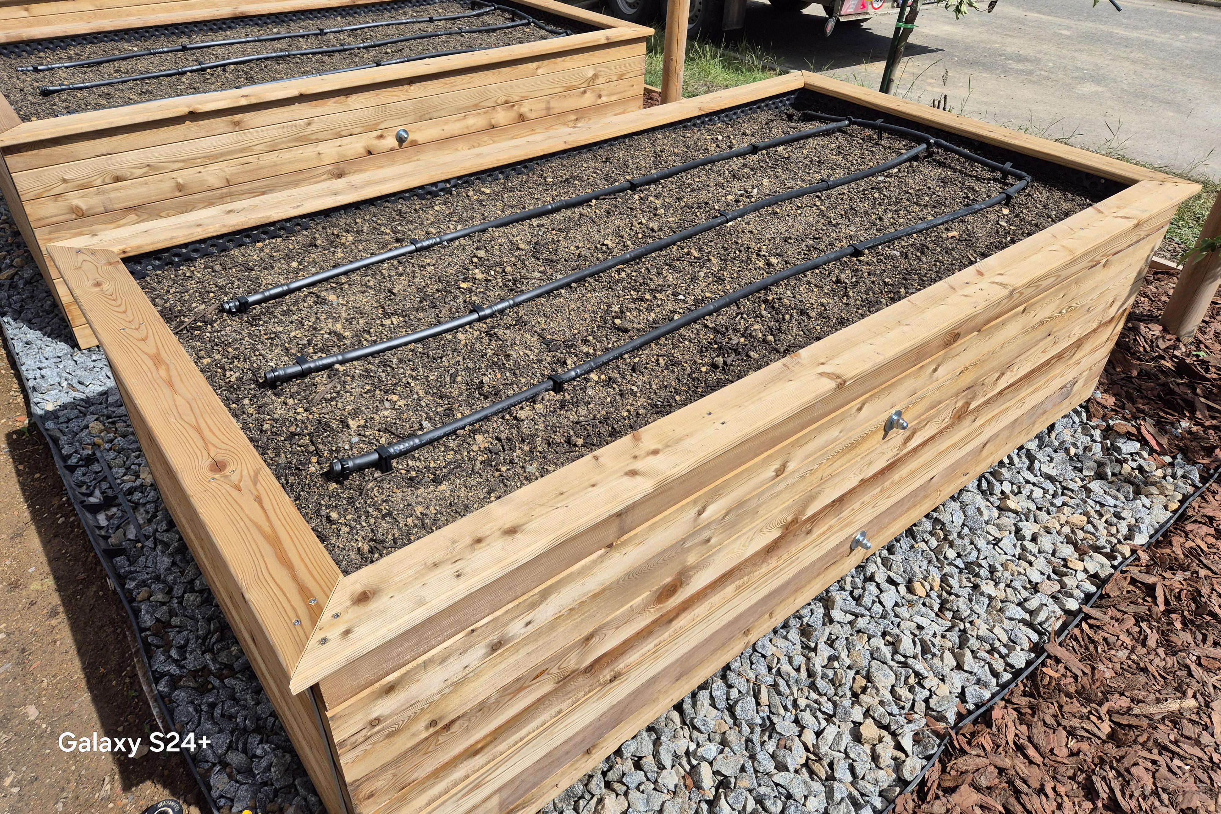 Výroba zahradních staveb, vyvýšených záhonů