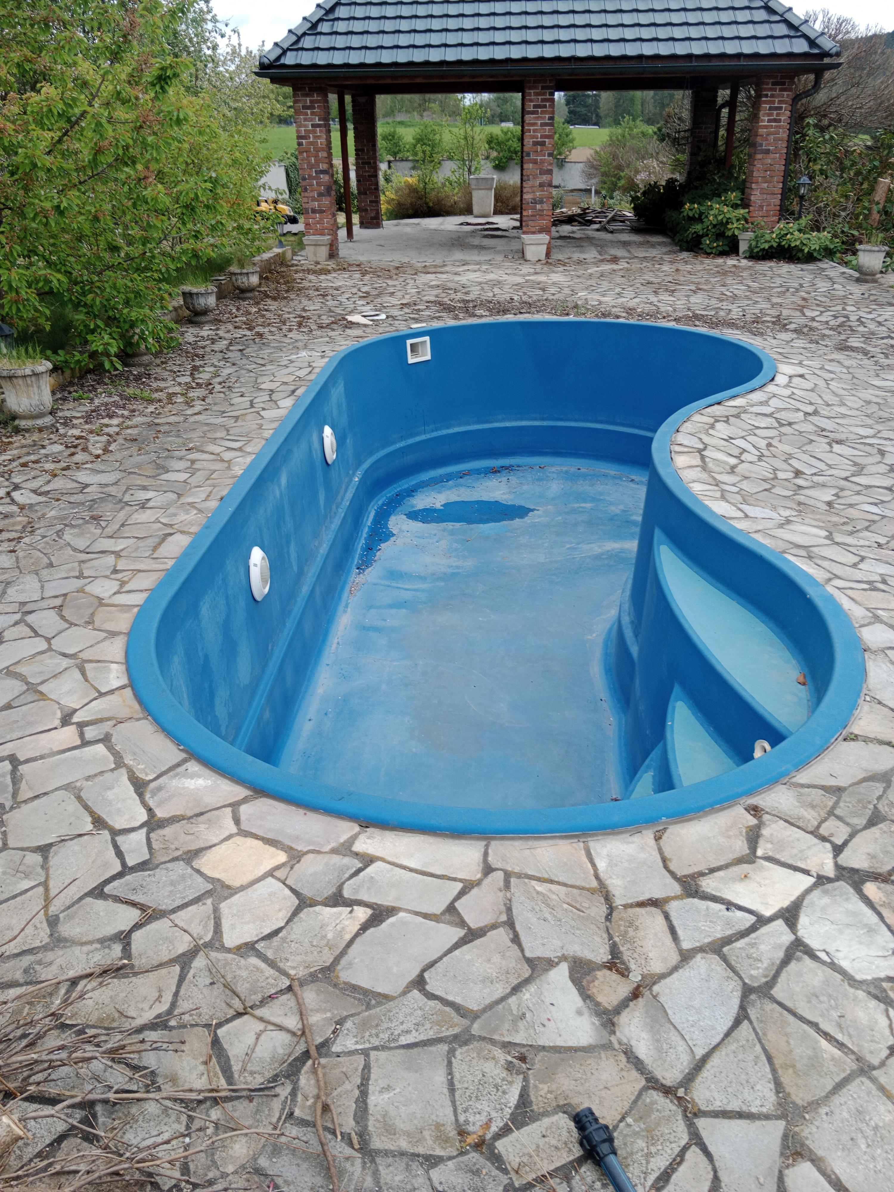 Rekonstrukce poškozených bazénů