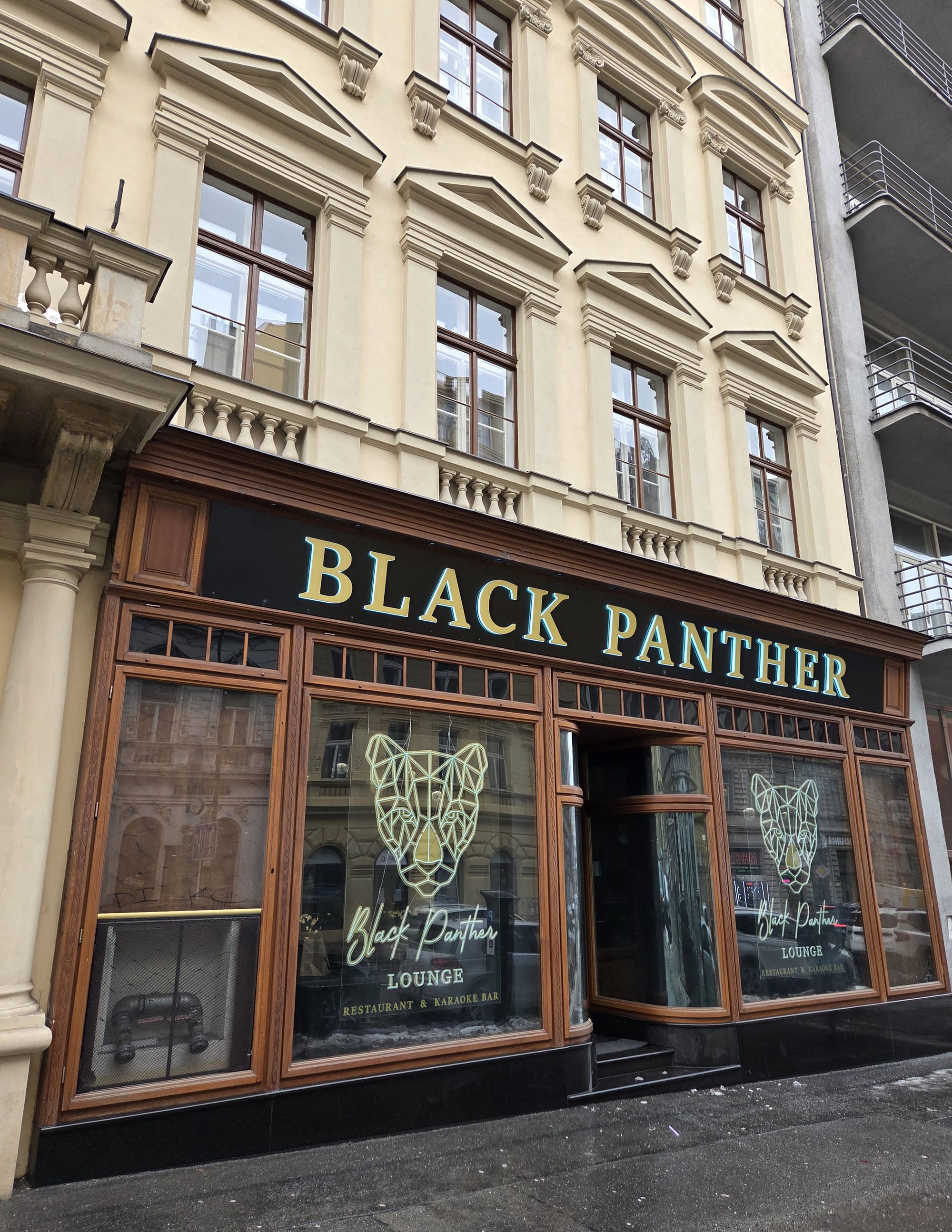 Black Panther Lounge Restaurant & Karaoke Bar foto 2