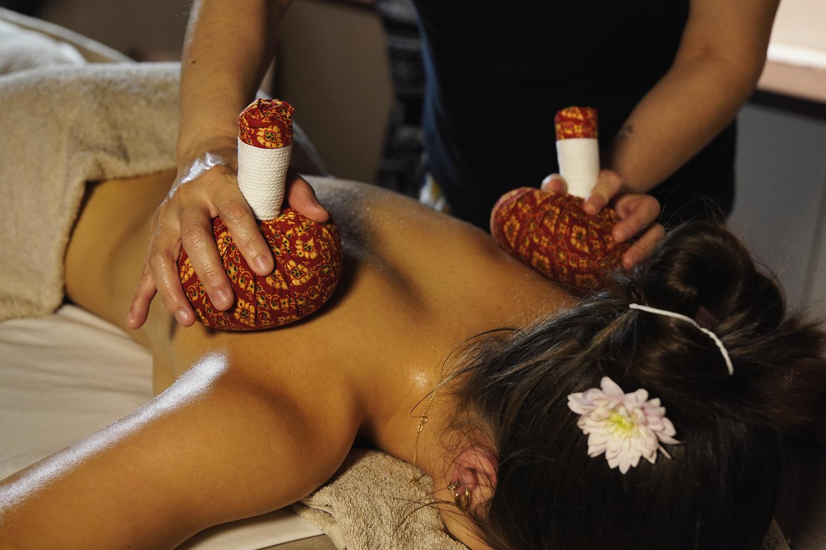 Thajská bylinková masáž