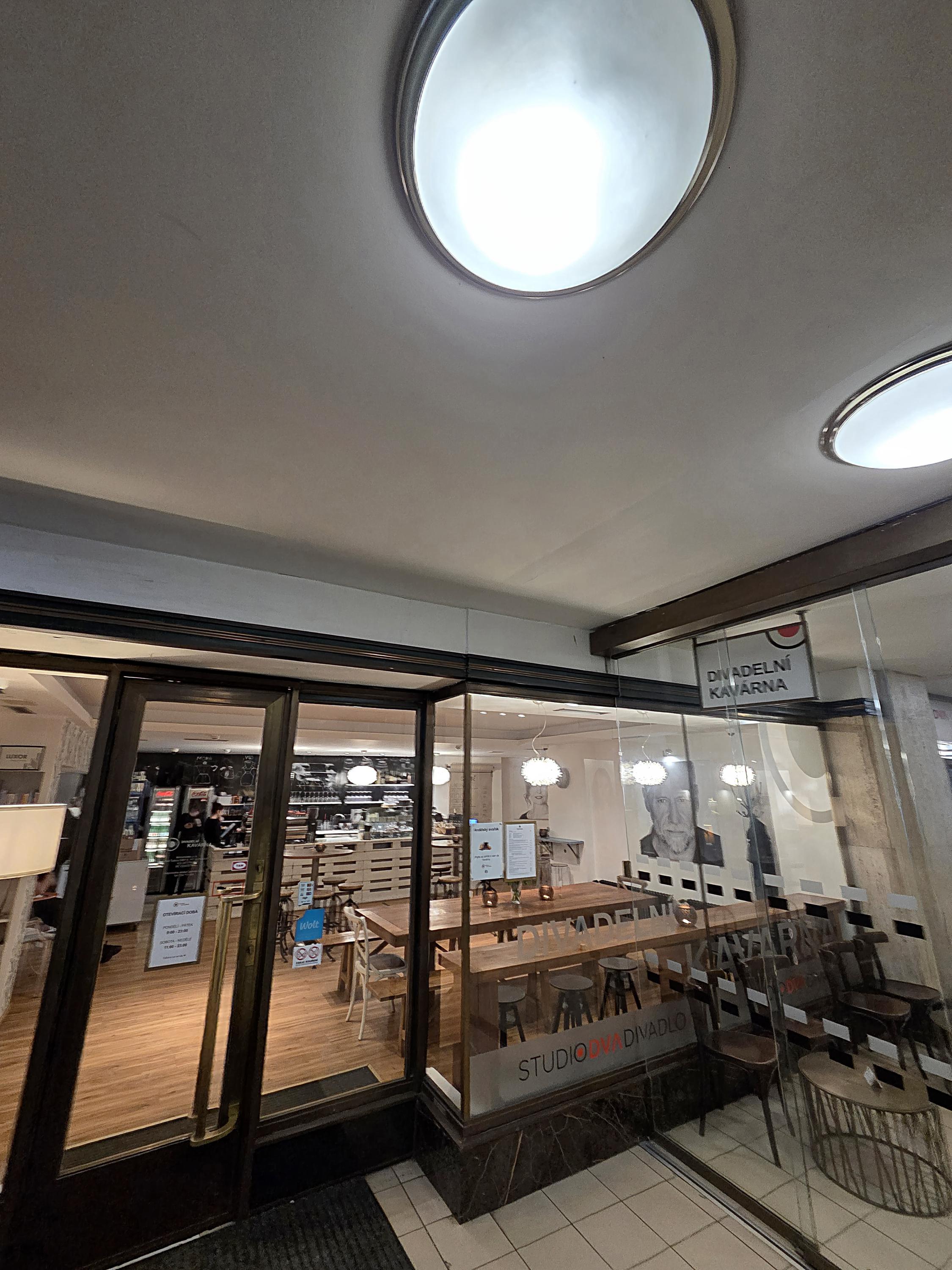 Divadelní kavárna Studio Dva foto 5