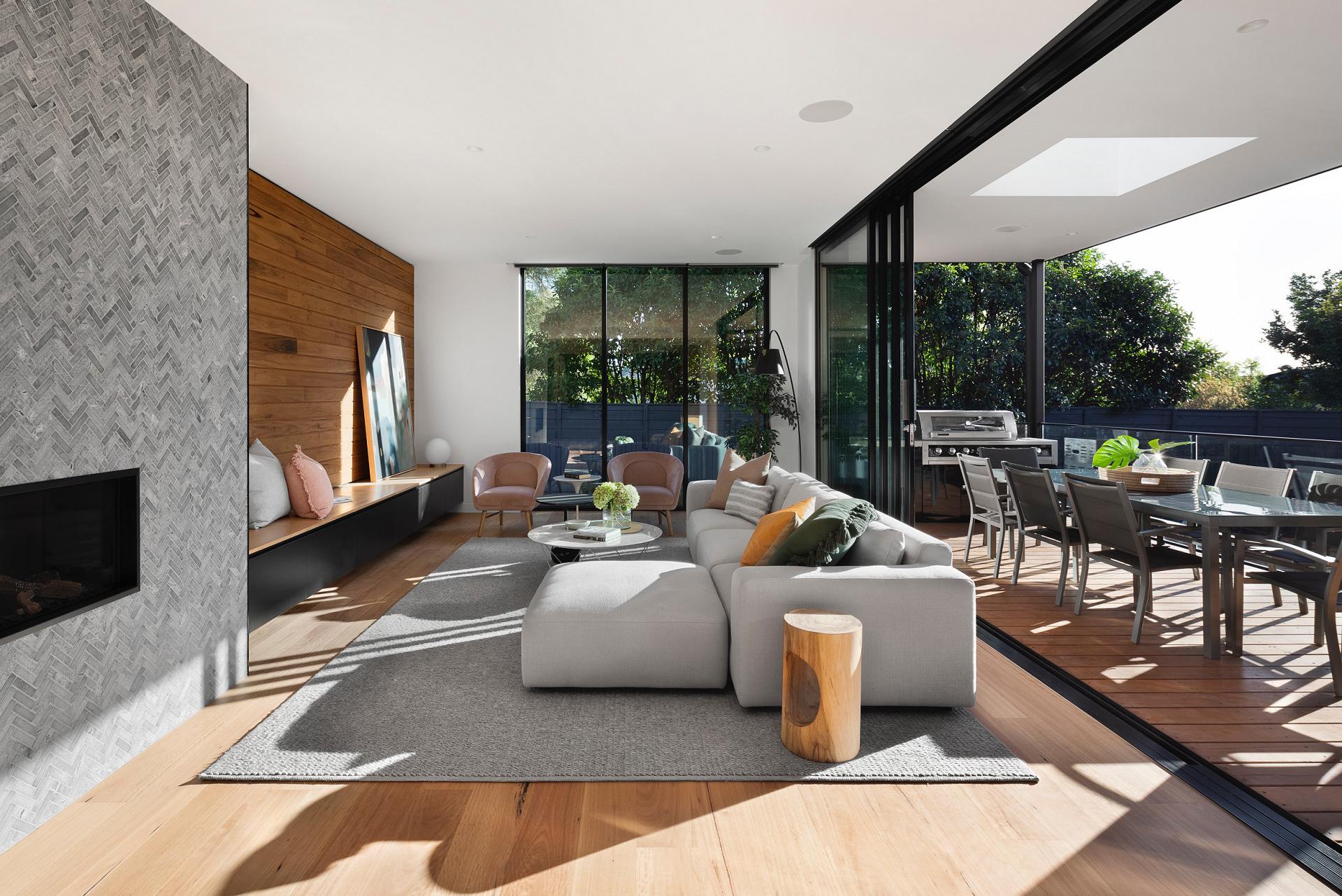 INT-EX living, s.r.o.