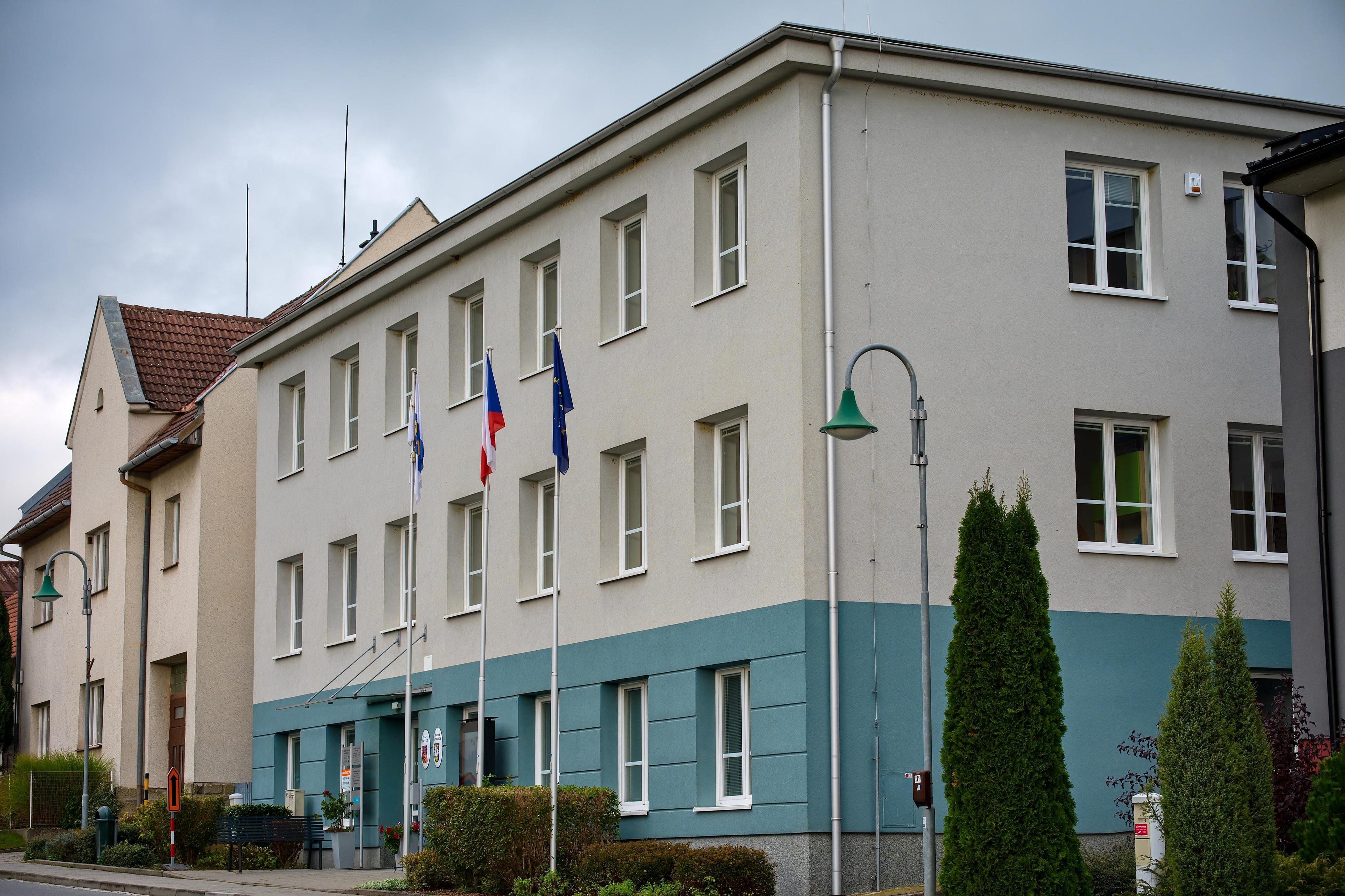 Pozlovice - úřad městyse foto 3