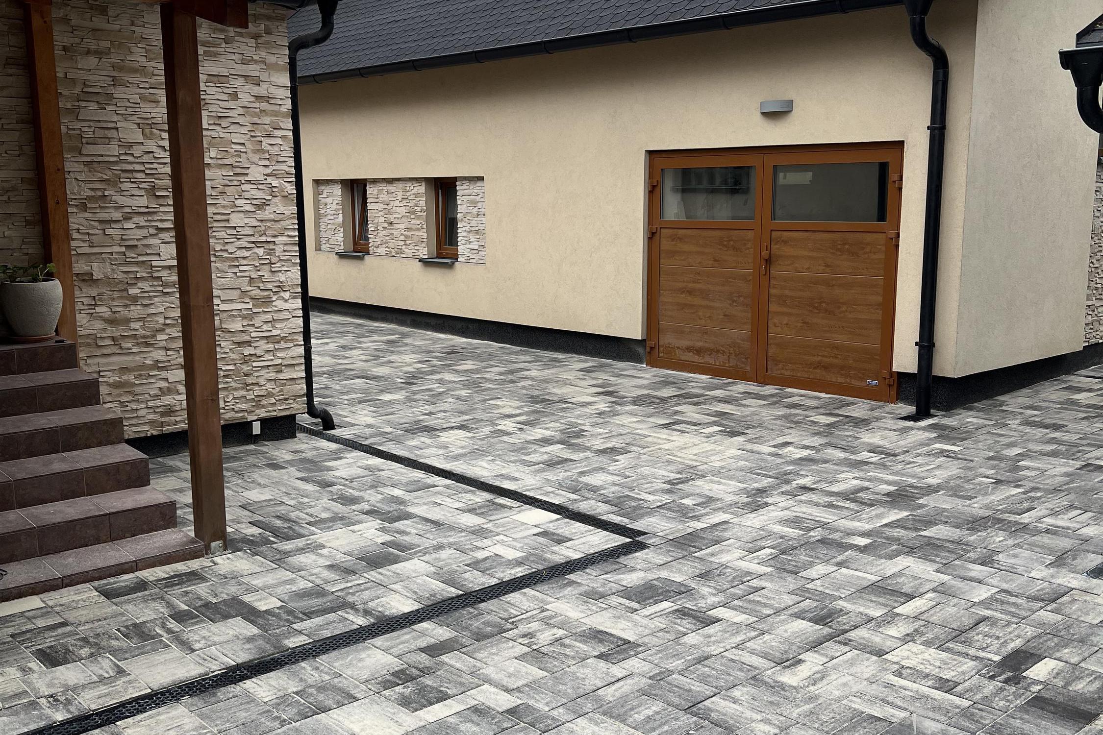 Stavník - ploty, dlažby