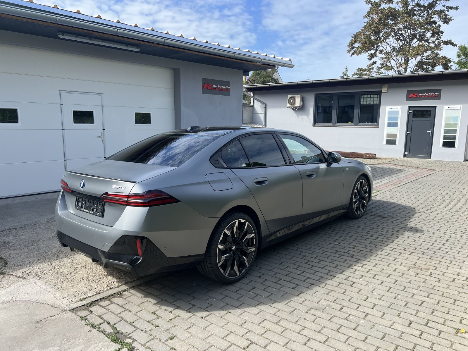 Autofolie Revena - tónování autoskel foto 2