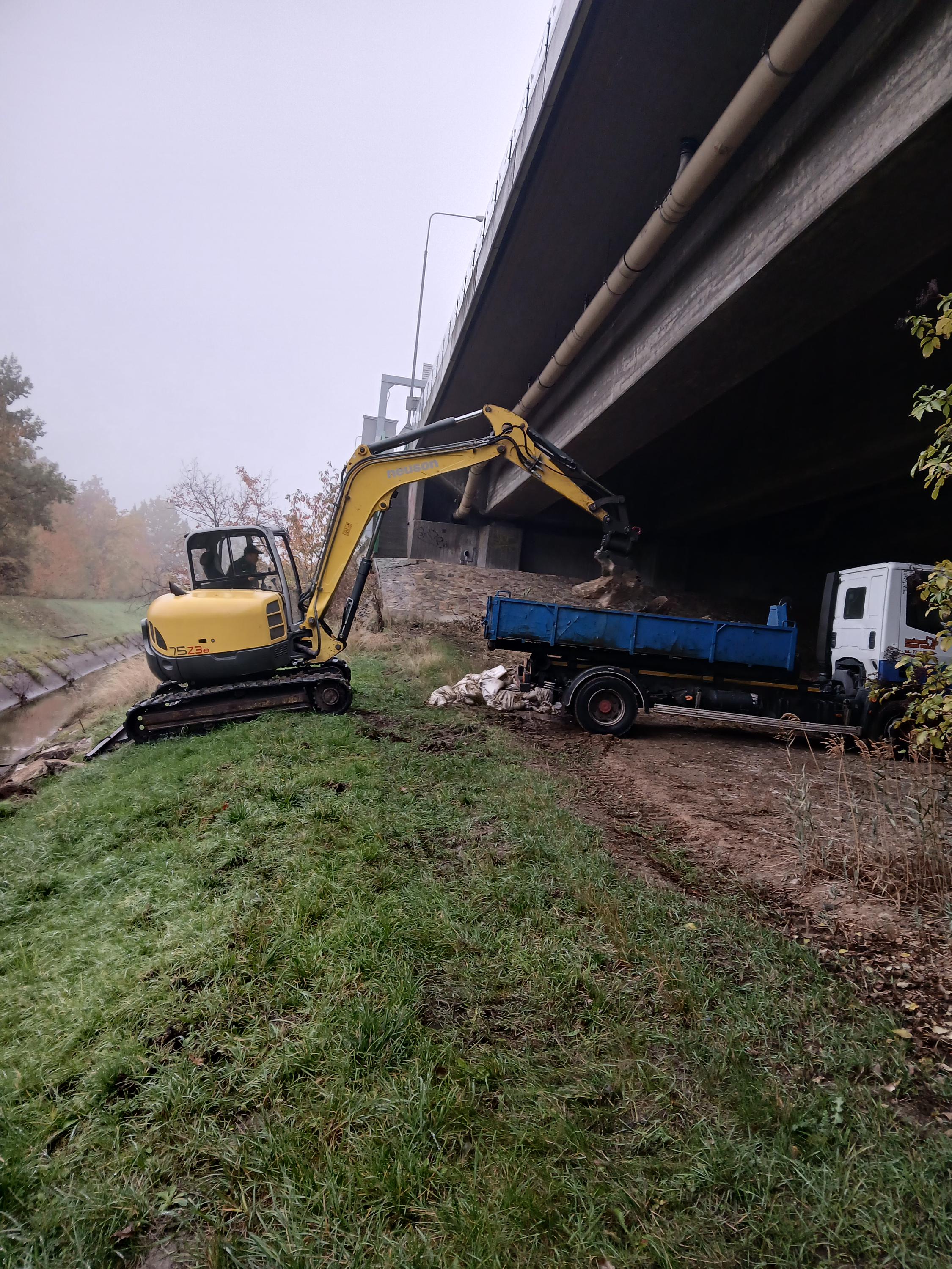 Haňour zemní a výkopové práce foto 2
