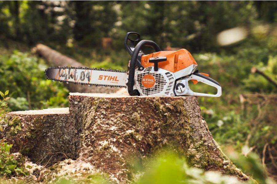 Špičkové motorové pily STIHL a Husqvarna.