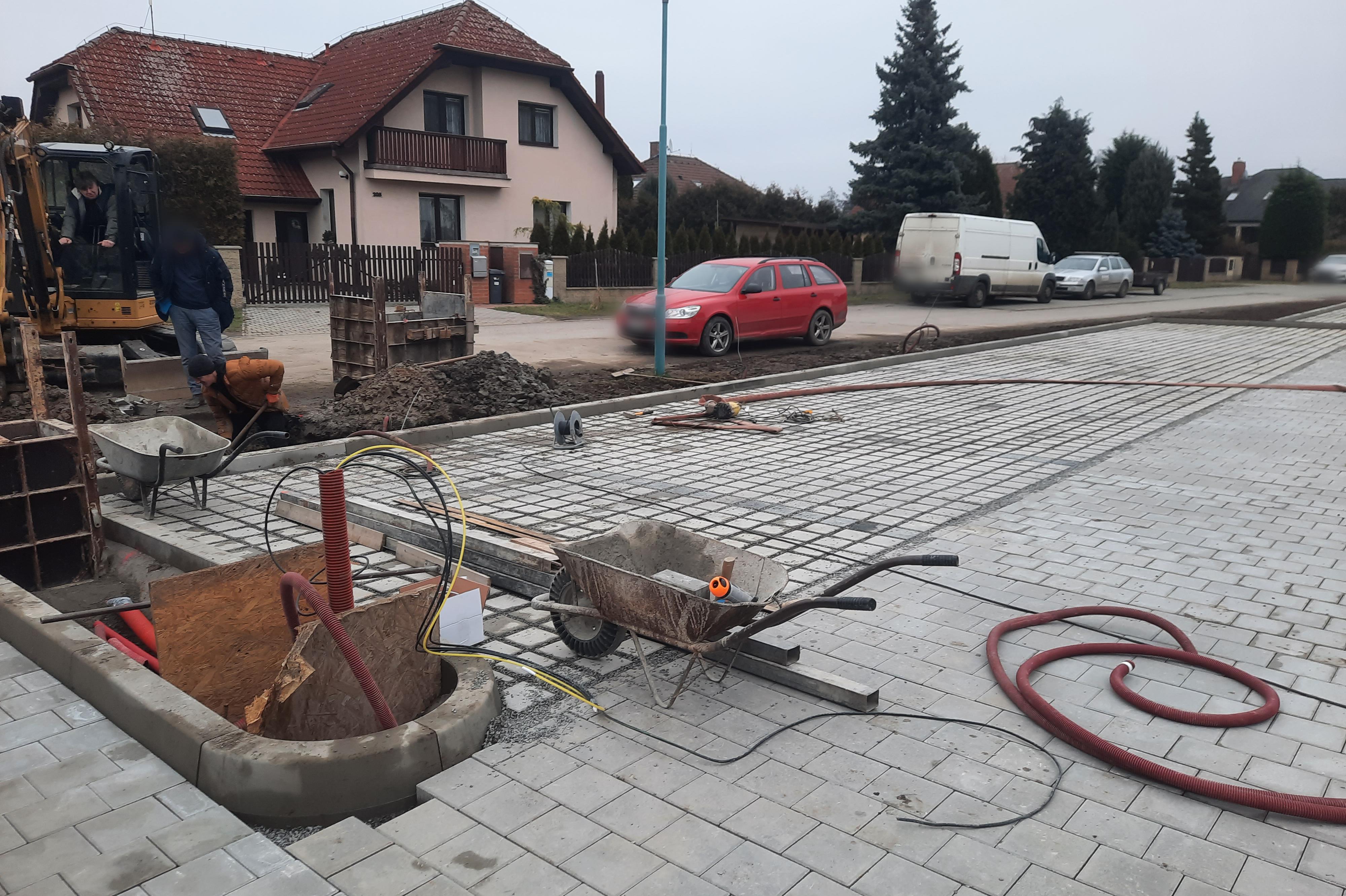 Strojní pokládka zámkových dlažeb - Miloslav Kobera