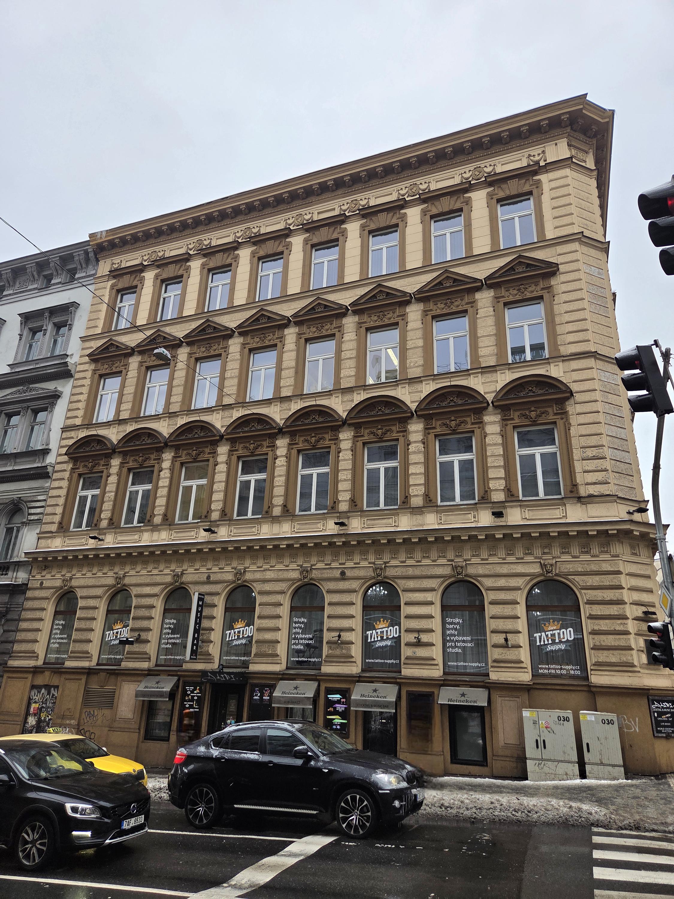 Alibi Cocktail & Music Bar foto 2