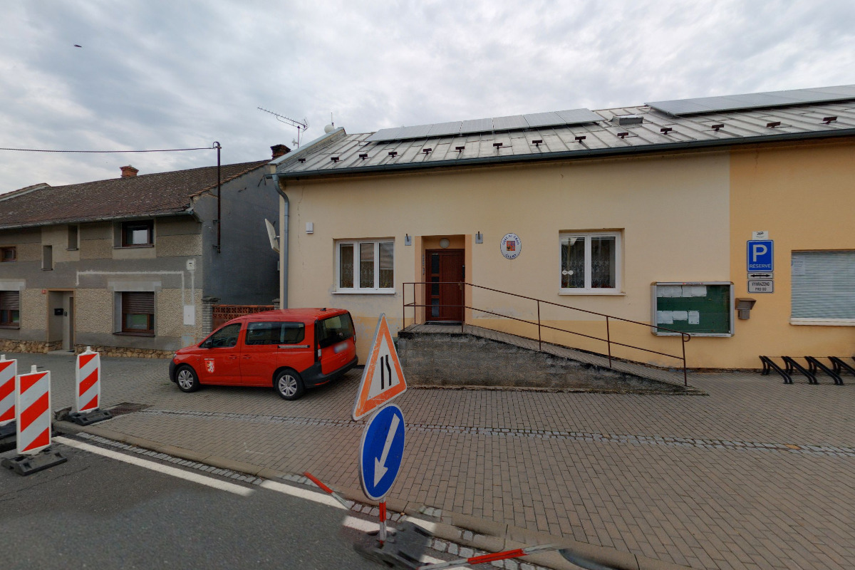 Čechy - obecní úřad foto 2