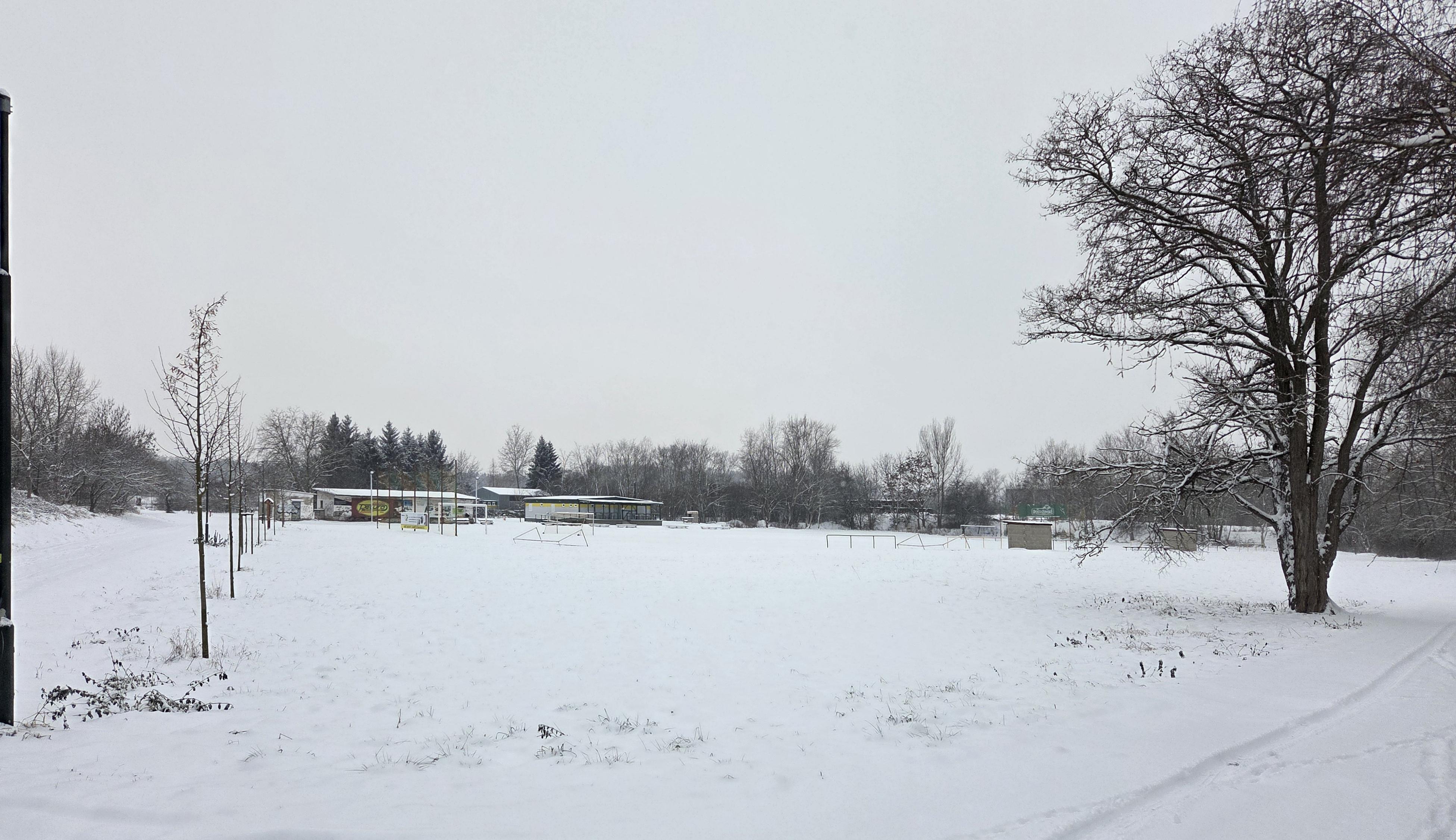 Fotbalové hřiště Drahelice foto 2