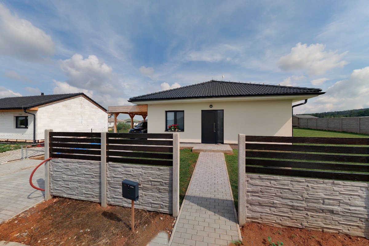 Kadeřnice Helena Šustríková