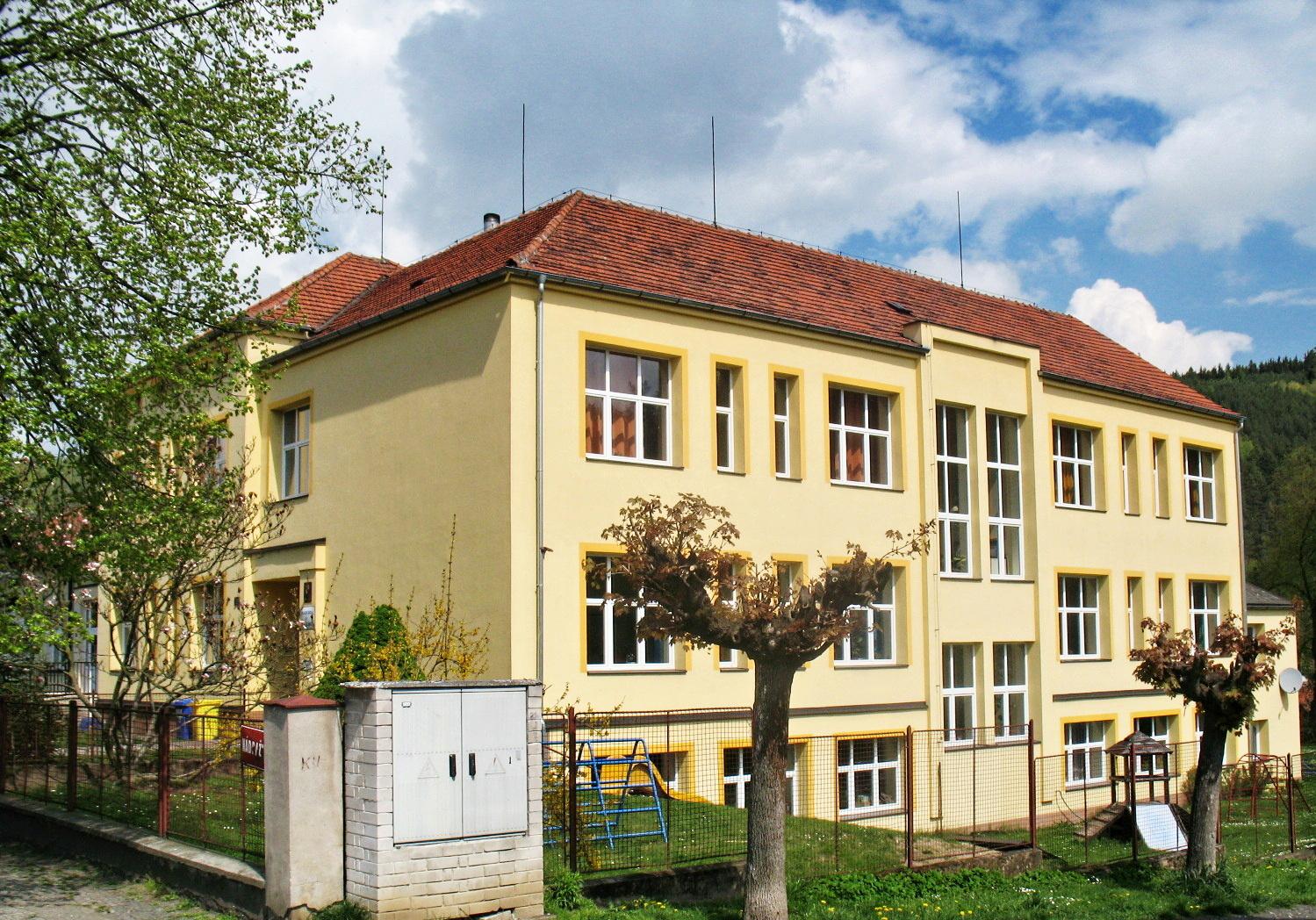 Základní škola a Mateřská škola Kácov foto 2