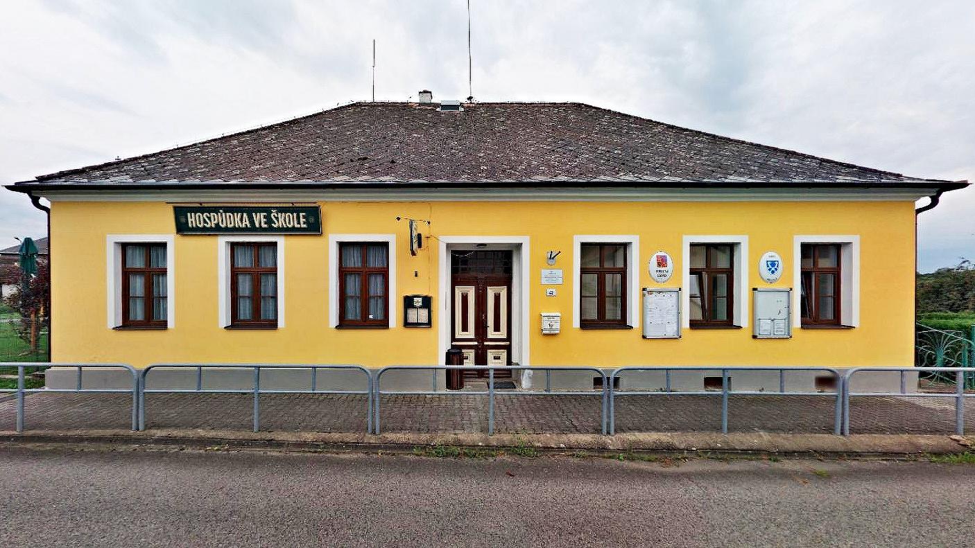 Mezná - obecní úřad foto 2