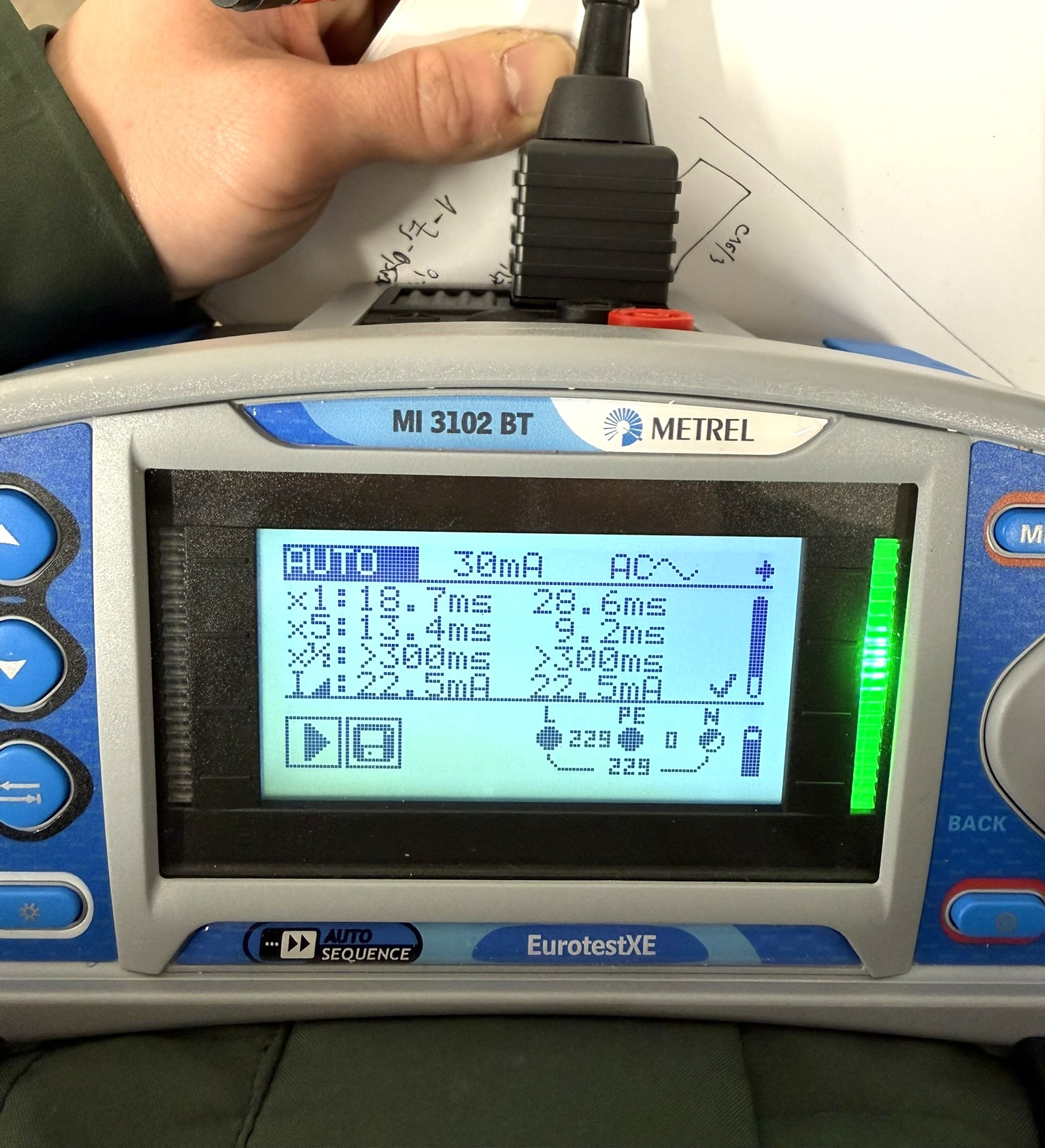 Revizní technik Milan Miklovič - elektro revize foto 2