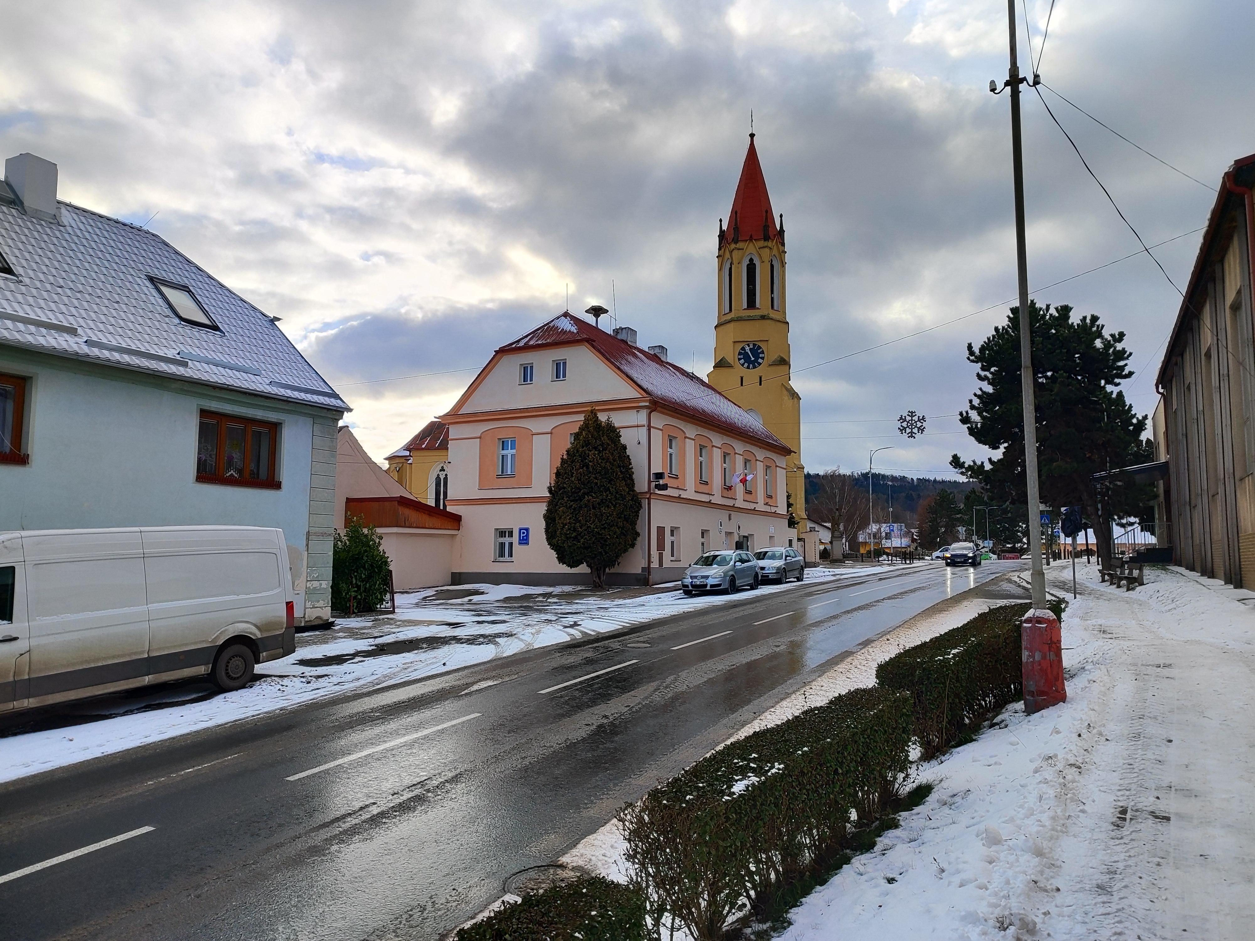 Lubenec - obecní úřad foto 1