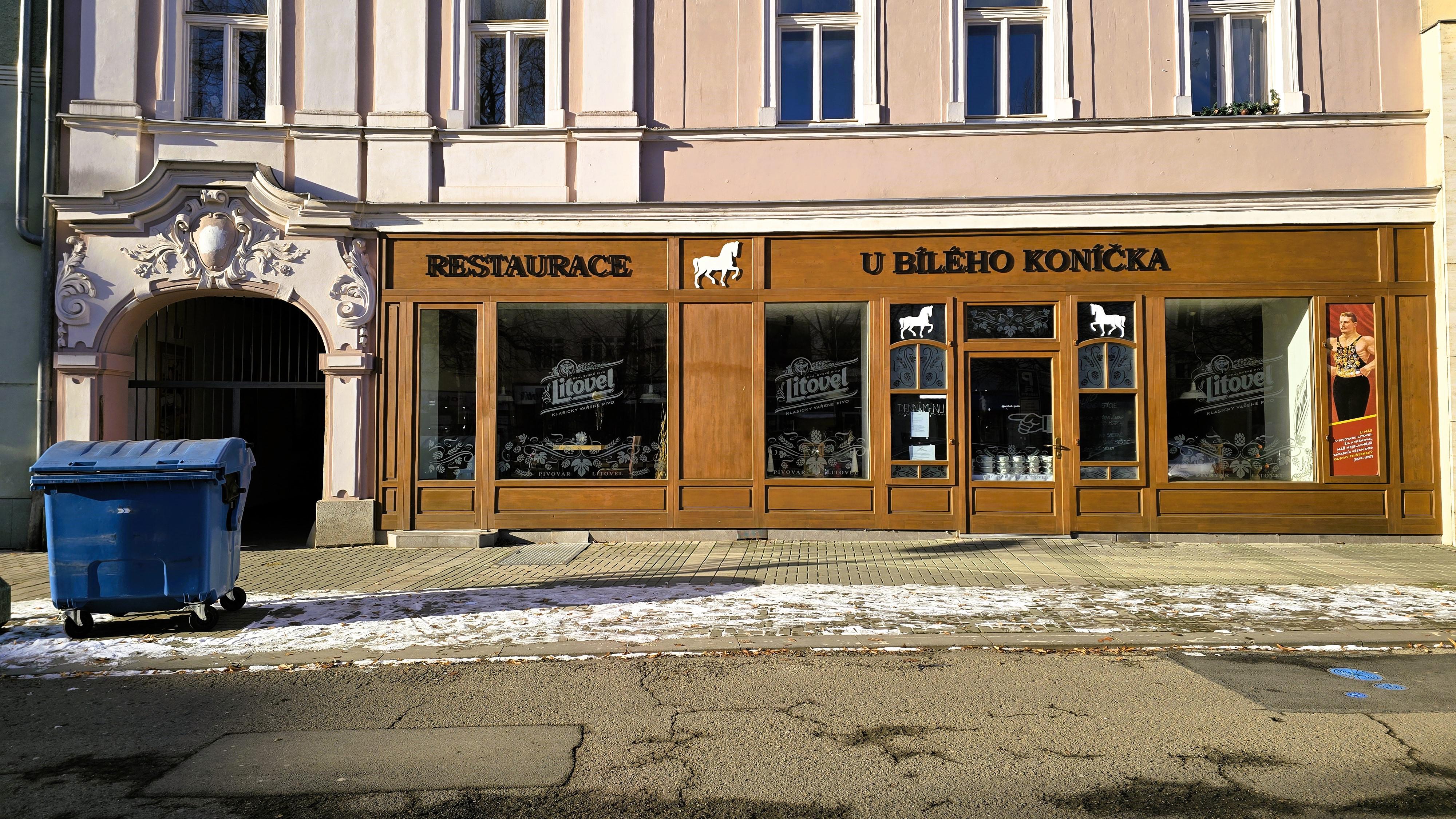 U bílého koníčka