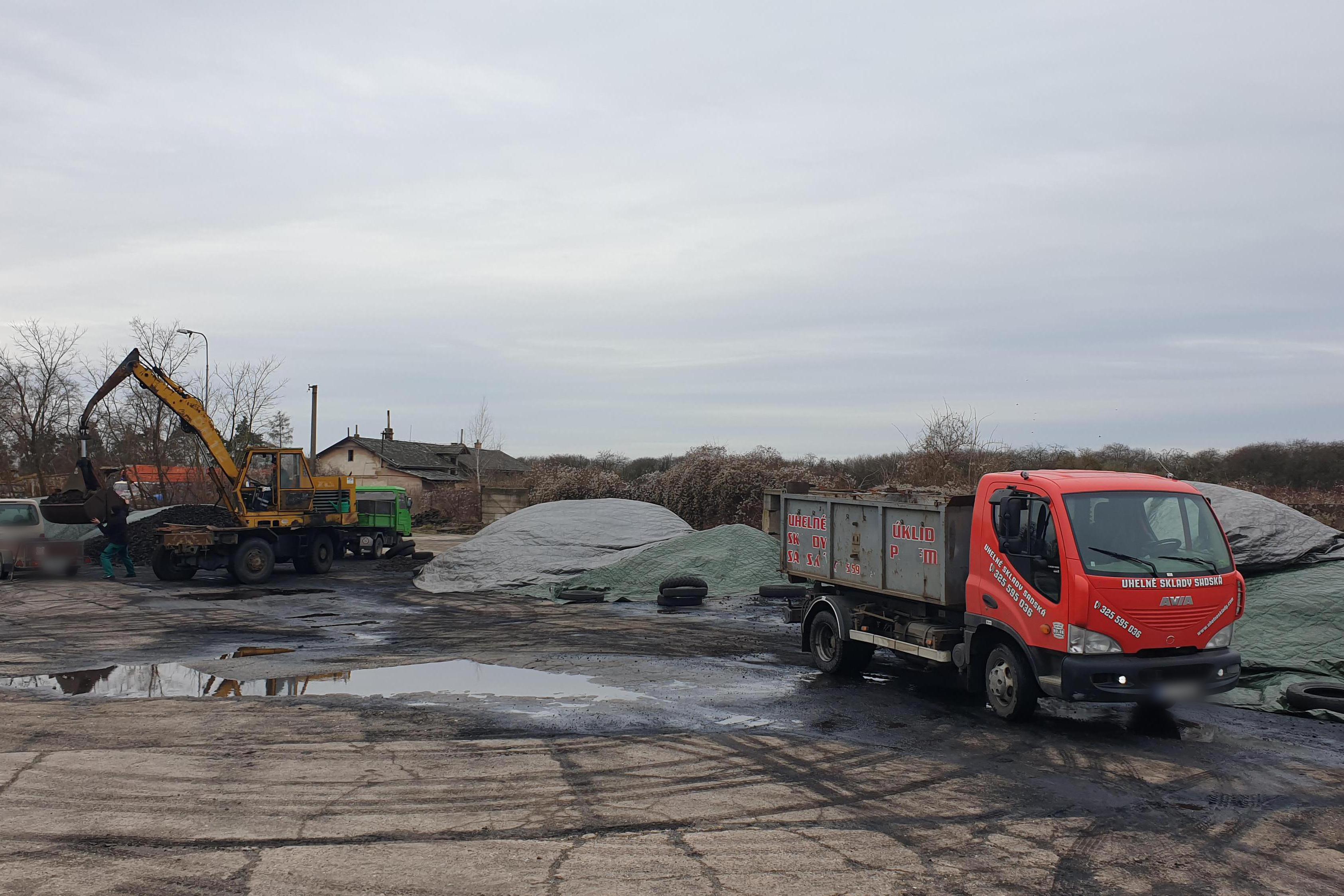 UHELNÉ SKLADY SADSKÁ