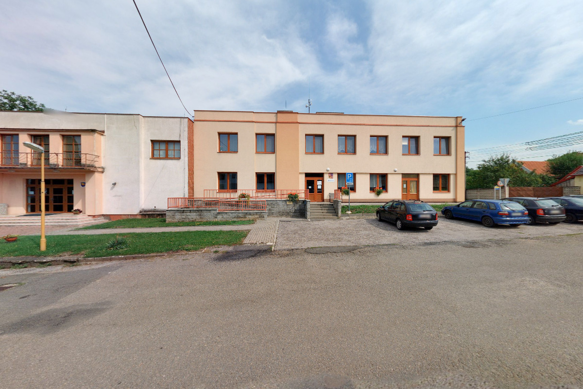 Bystřice pod Lopeníkem - obecní úřad foto 3