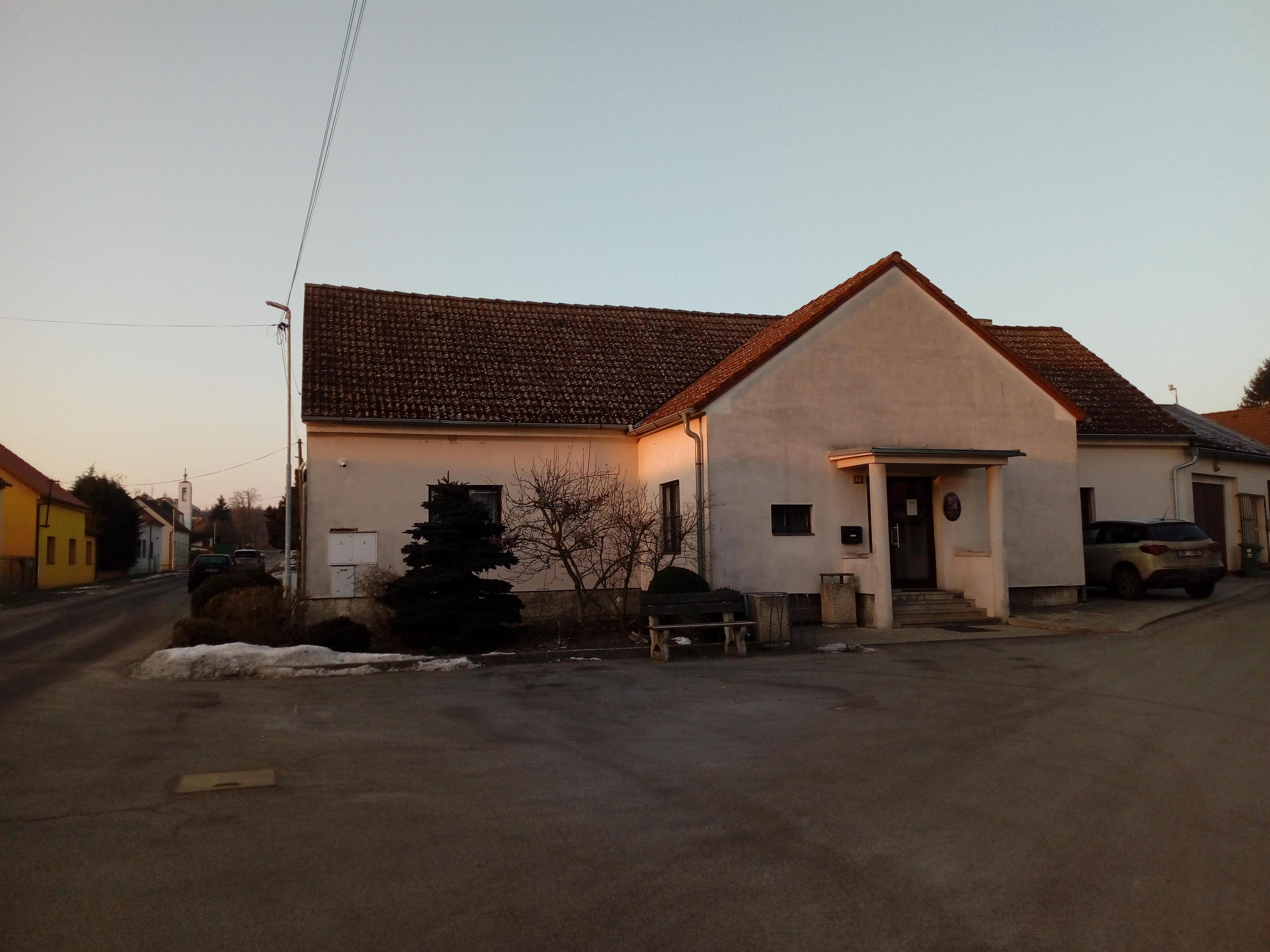 Čachovice - obecní úřad foto 2