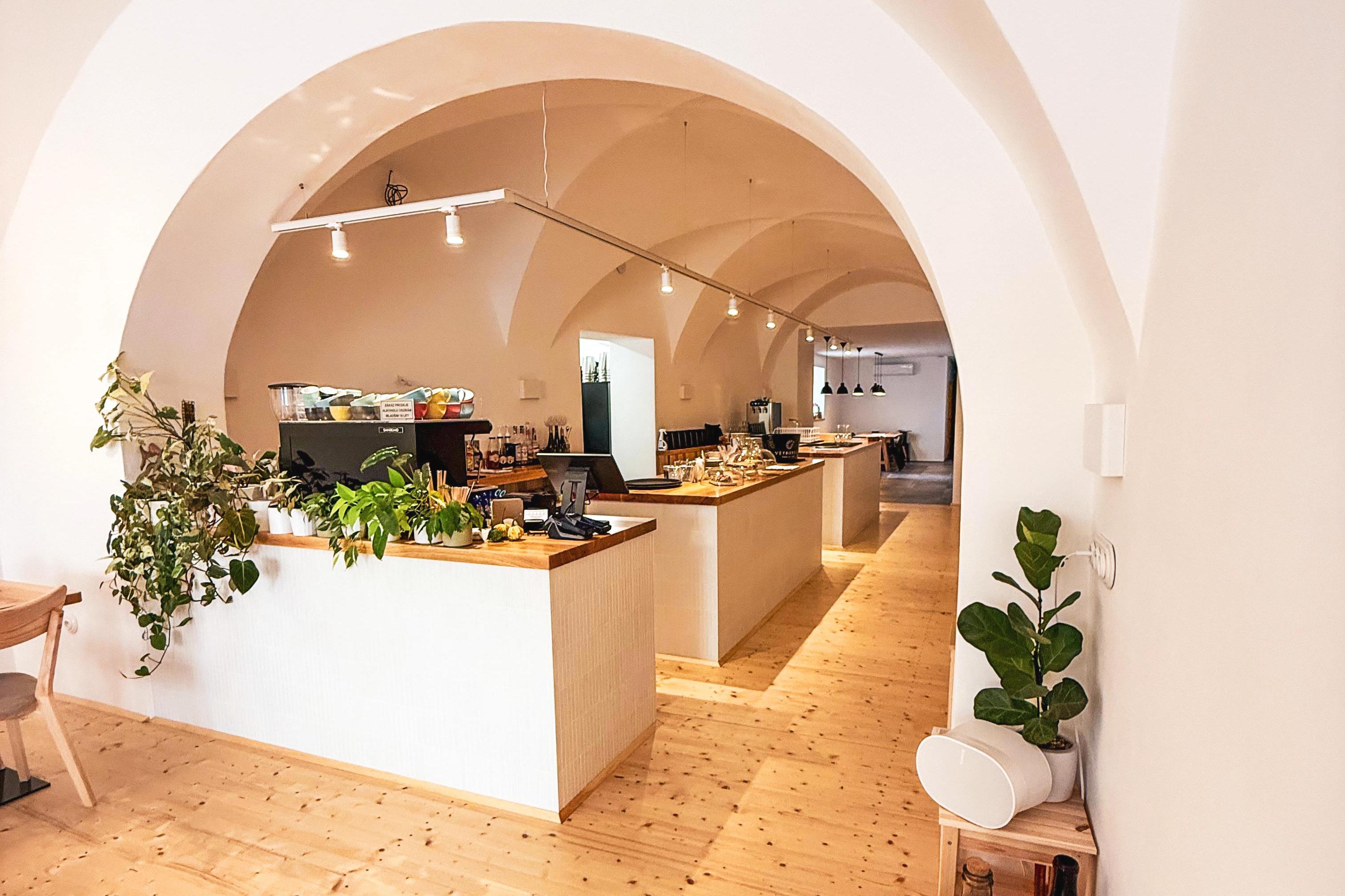 LONT winebar & kavárna