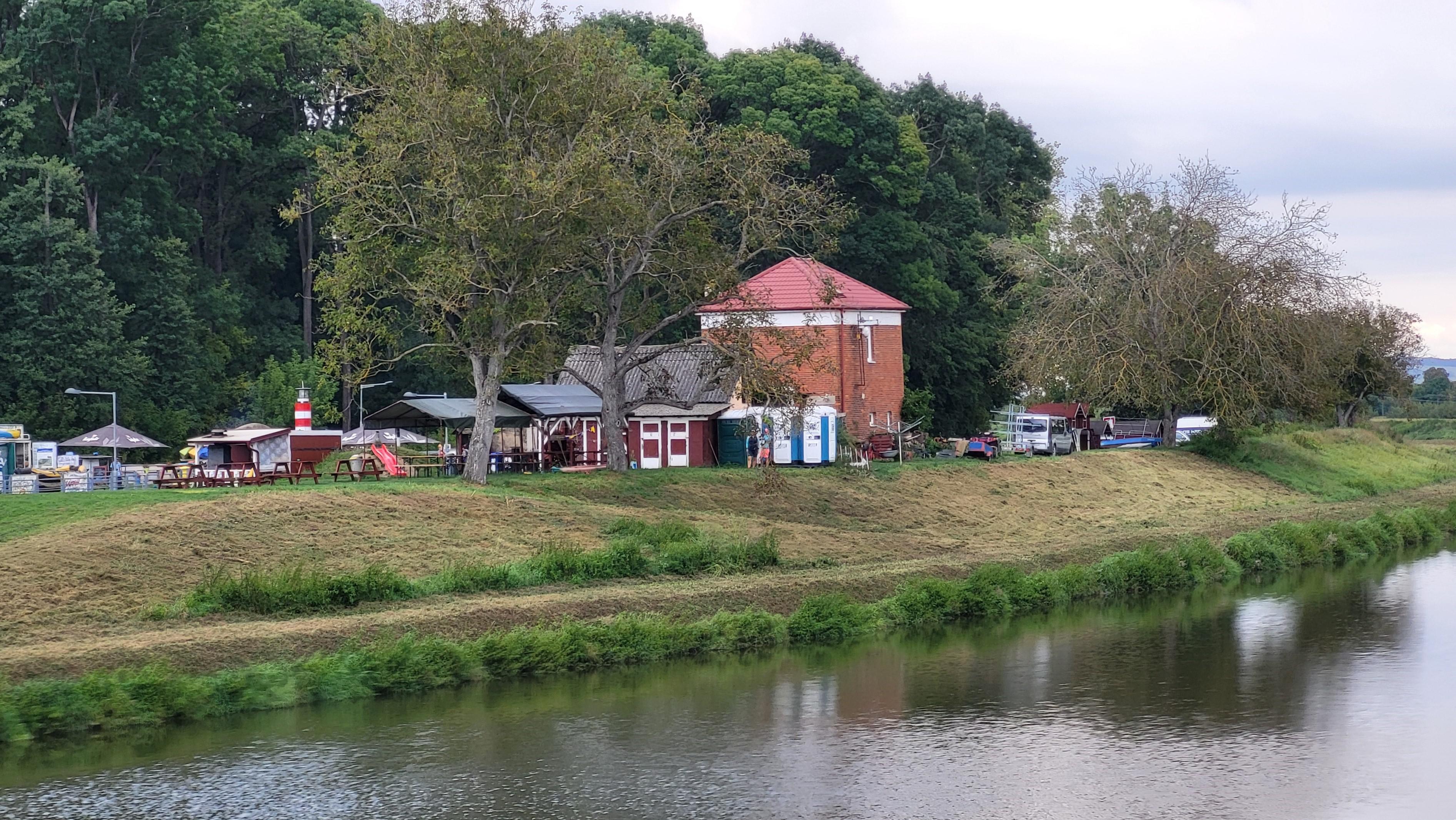 Půjčovna lodiček Baťův kanál foto 2